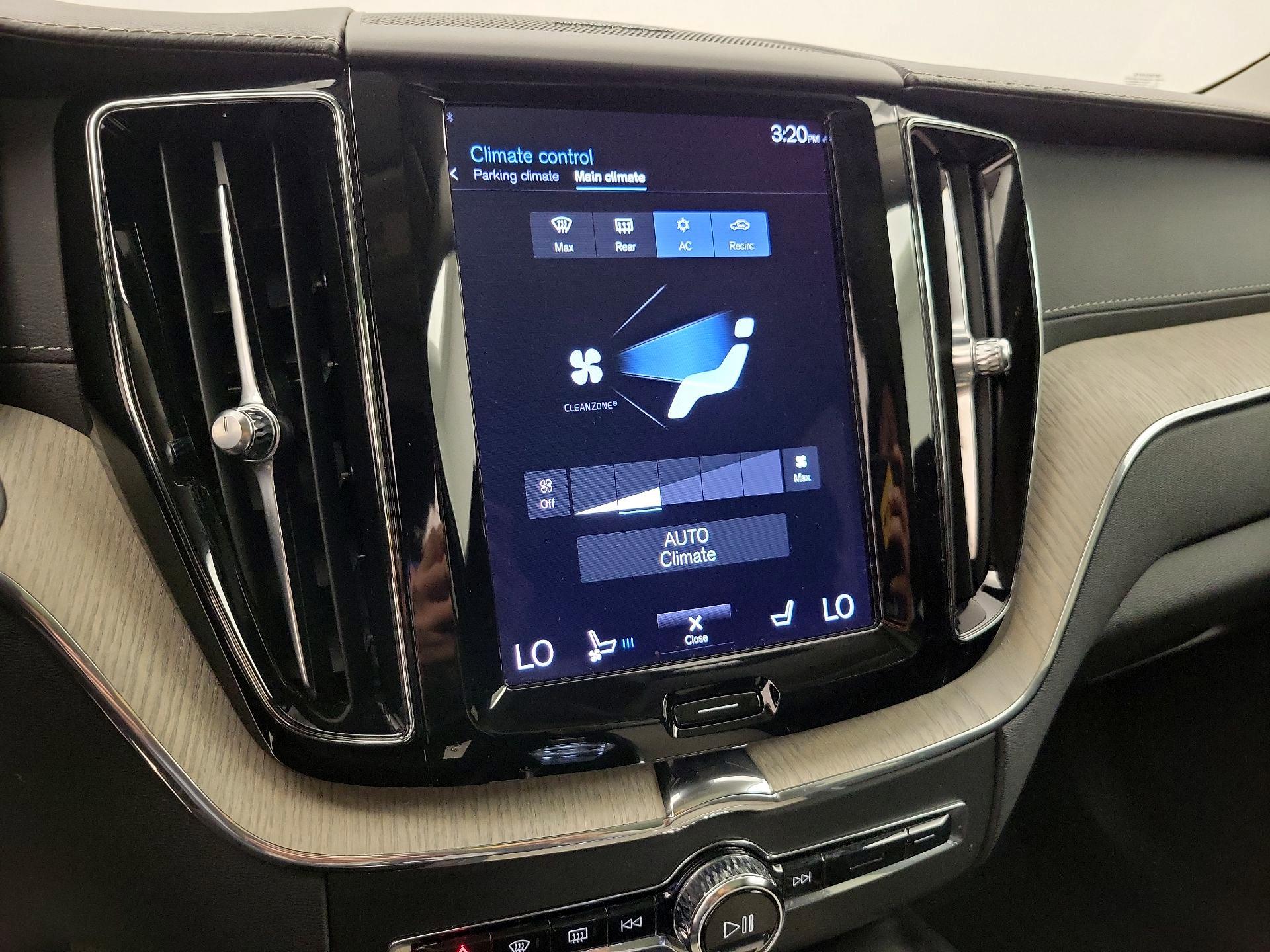 Thumbnail: 2021 Volvo XC60 - 17