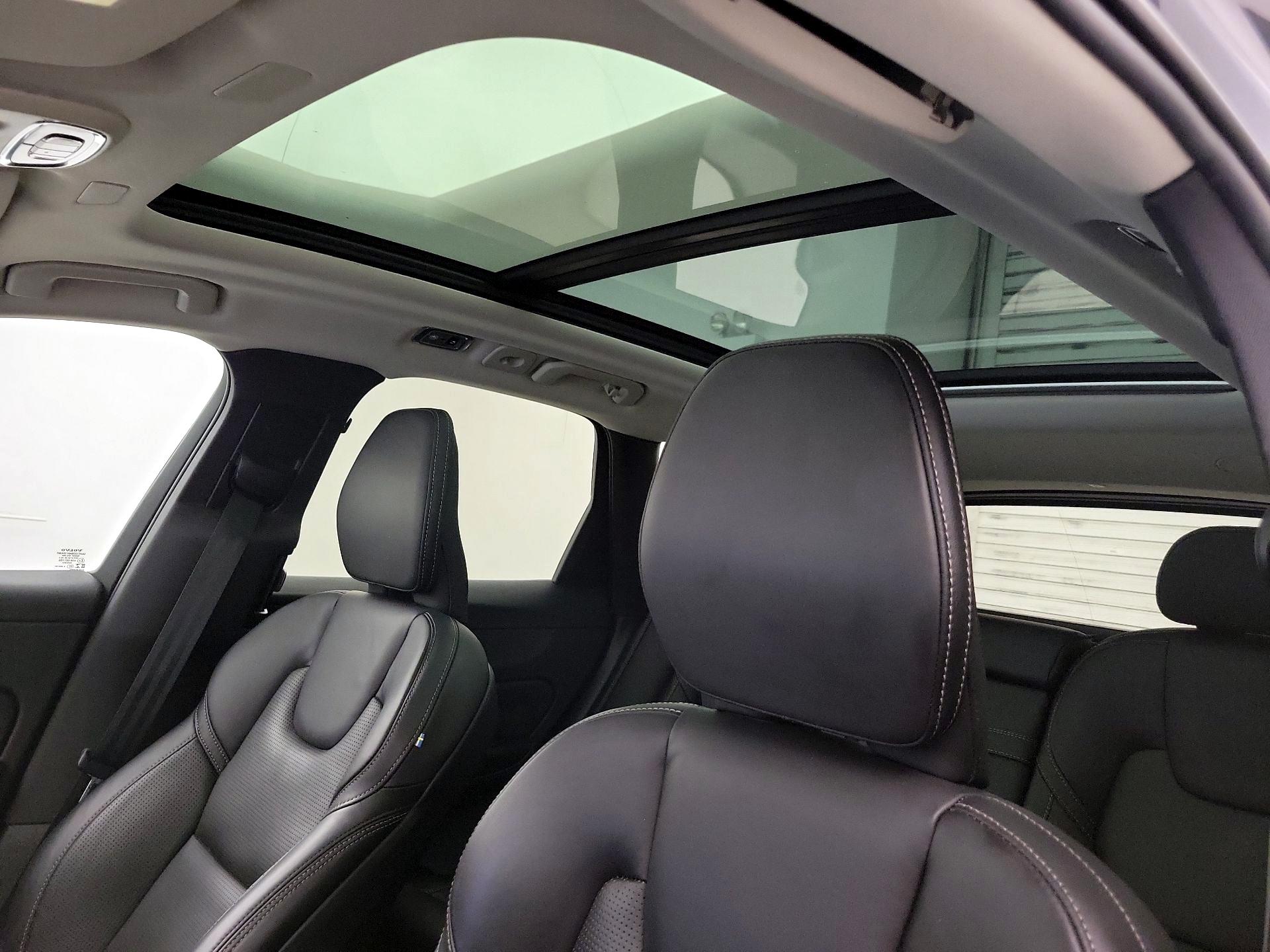 Thumbnail: 2021 Volvo XC60 - 20