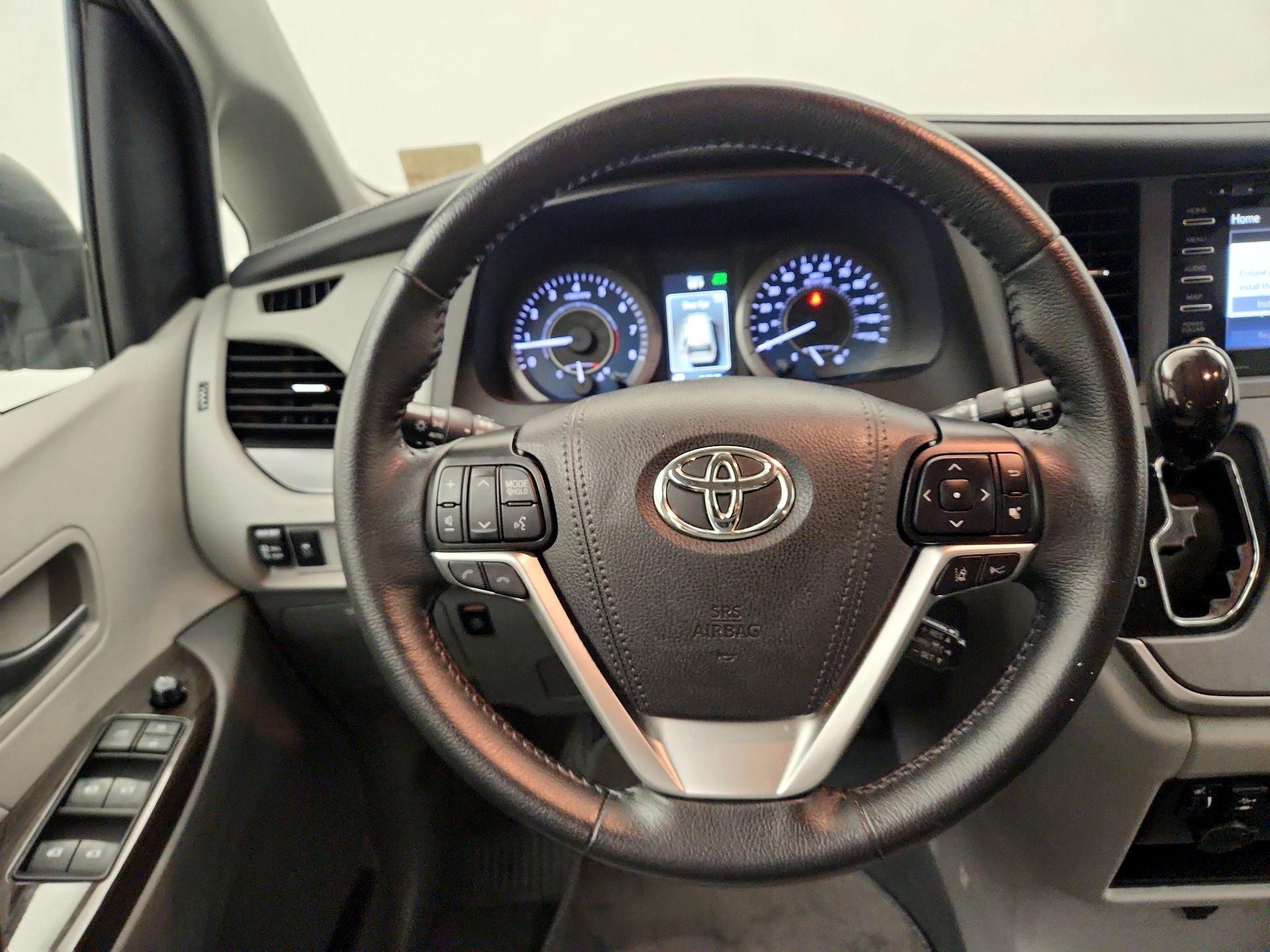 Thumbnail: 2020 Toyota Sienna - 10