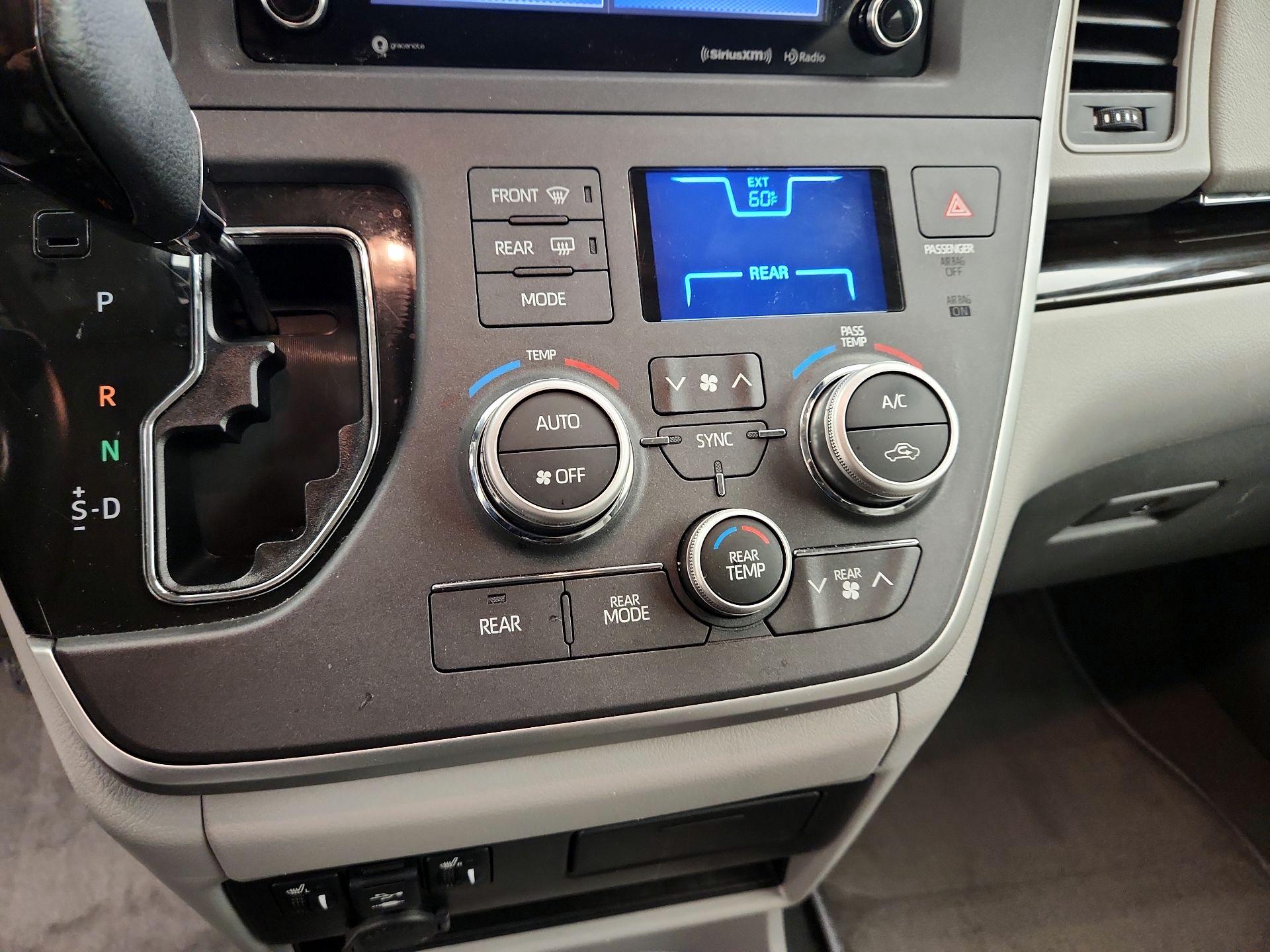 Thumbnail: 2020 Toyota Sienna - 16