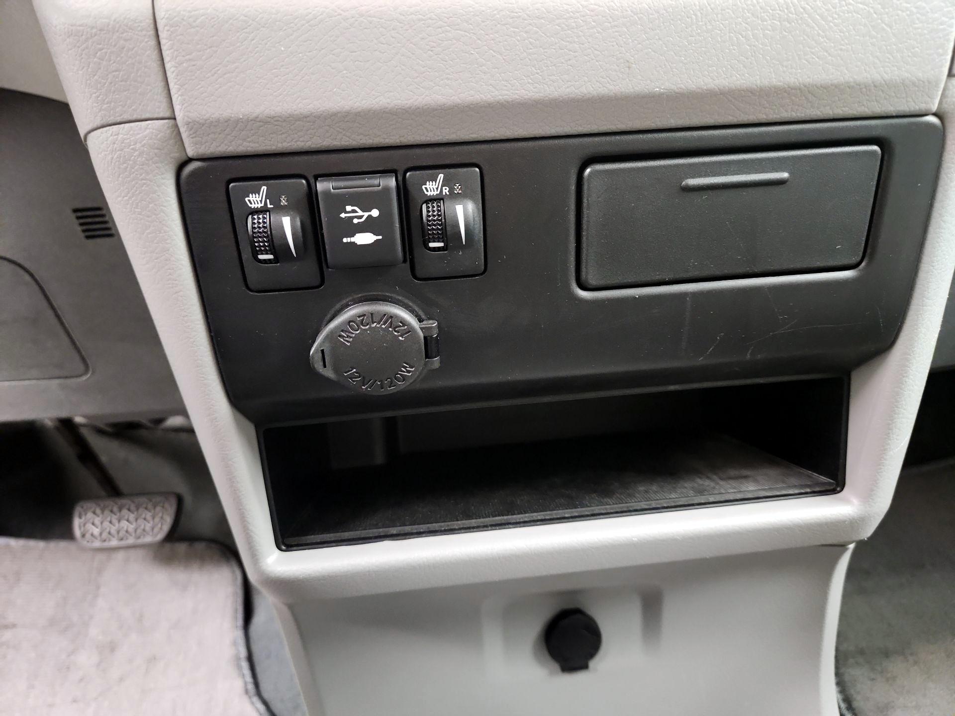 Thumbnail: 2020 Toyota Sienna - 18