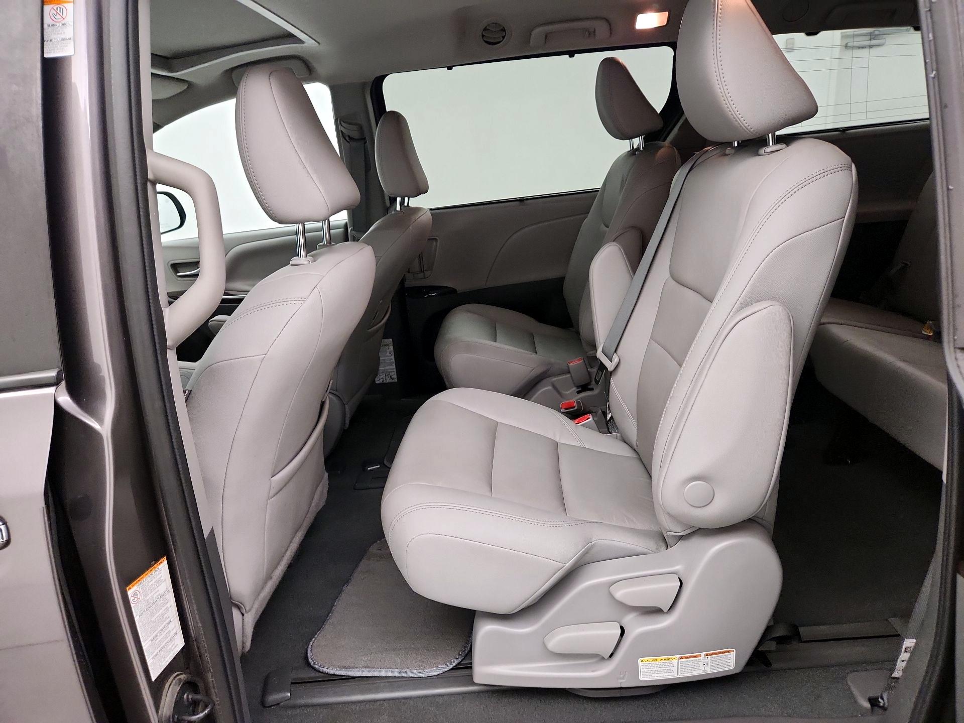 Thumbnail: 2020 Toyota Sienna - 20