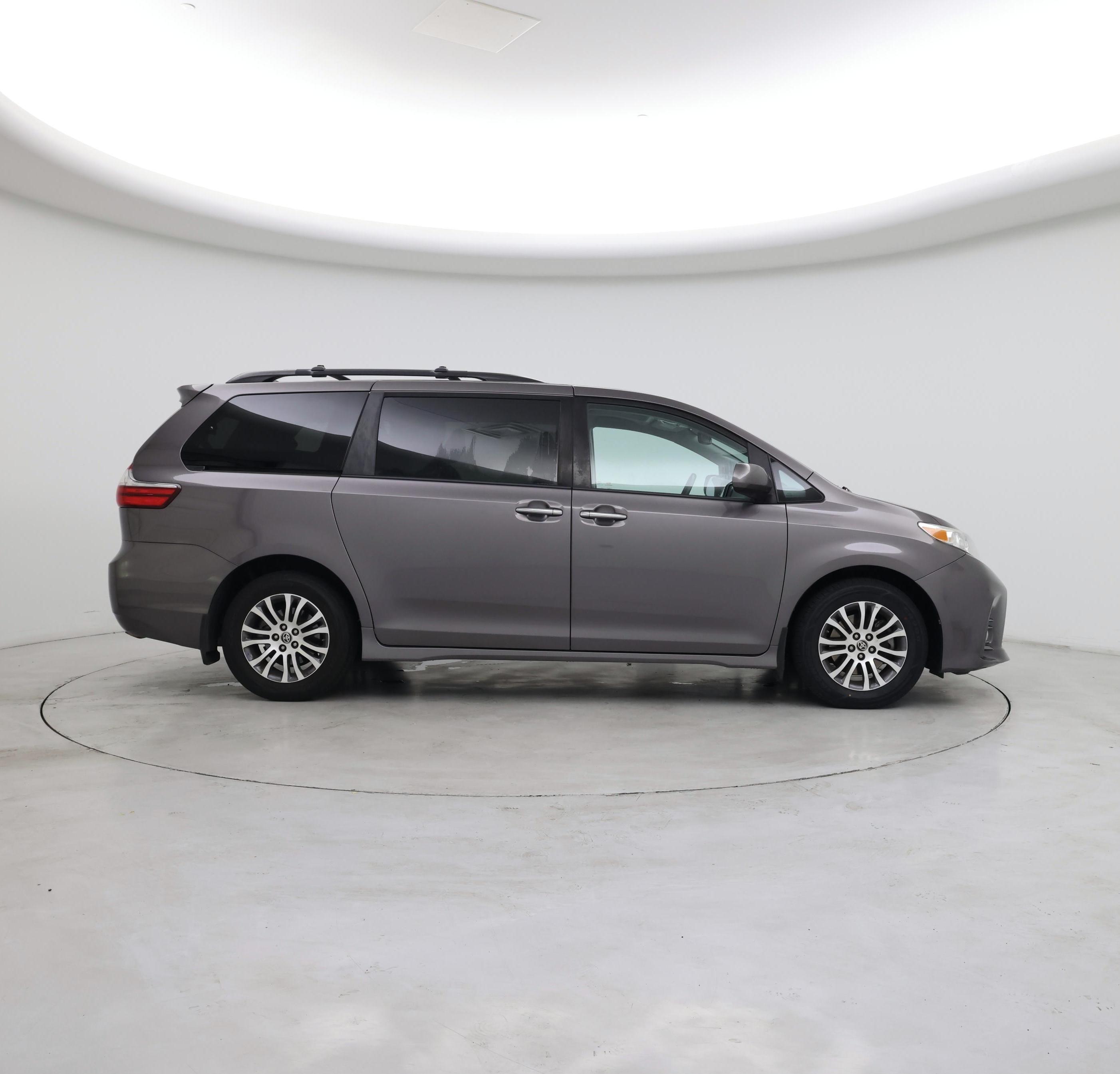 Thumbnail: 2020 Toyota Sienna - 7
