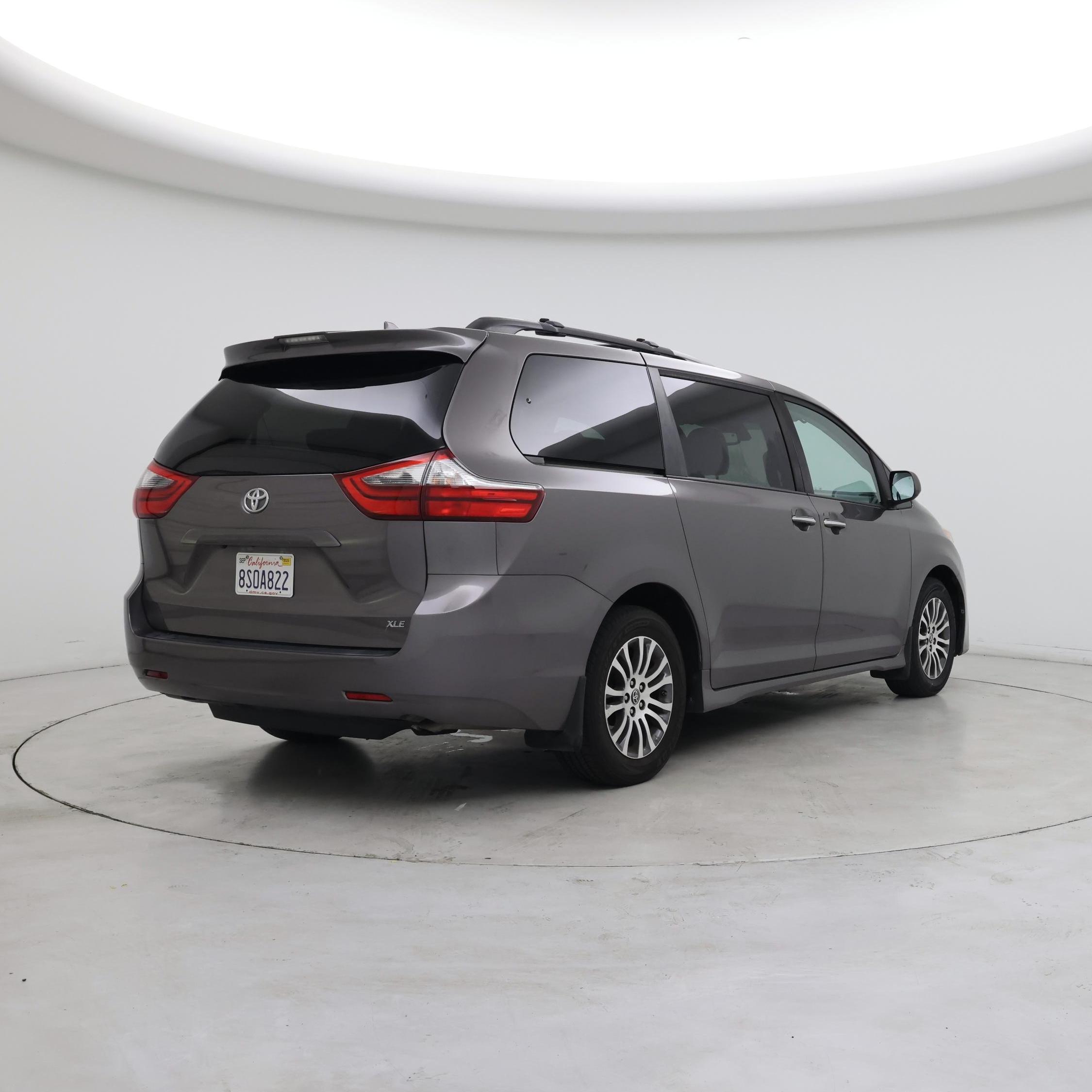 Thumbnail: 2020 Toyota Sienna - 8