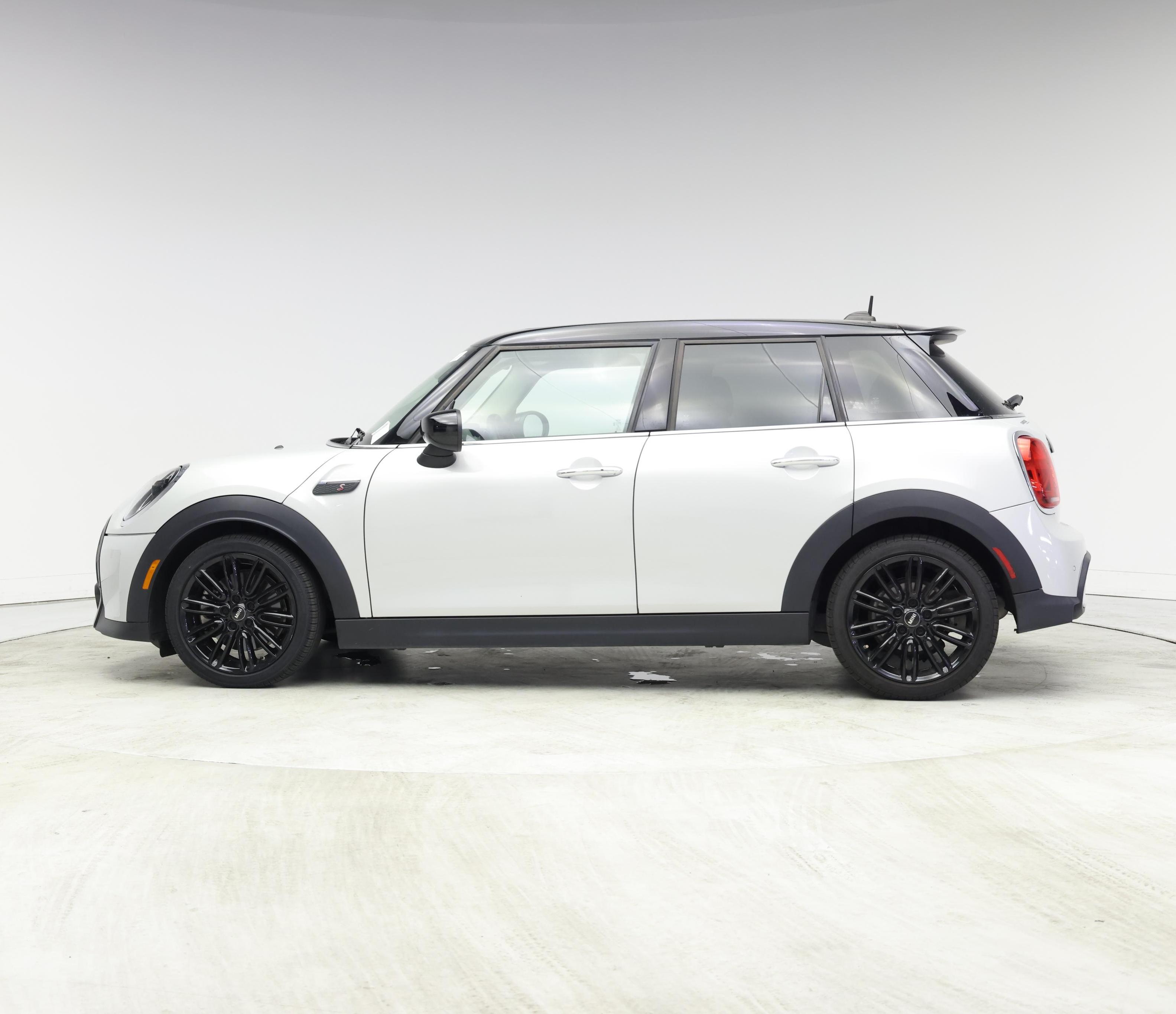 Thumbnail: 2022 MINI Cooper Hardtop - 3