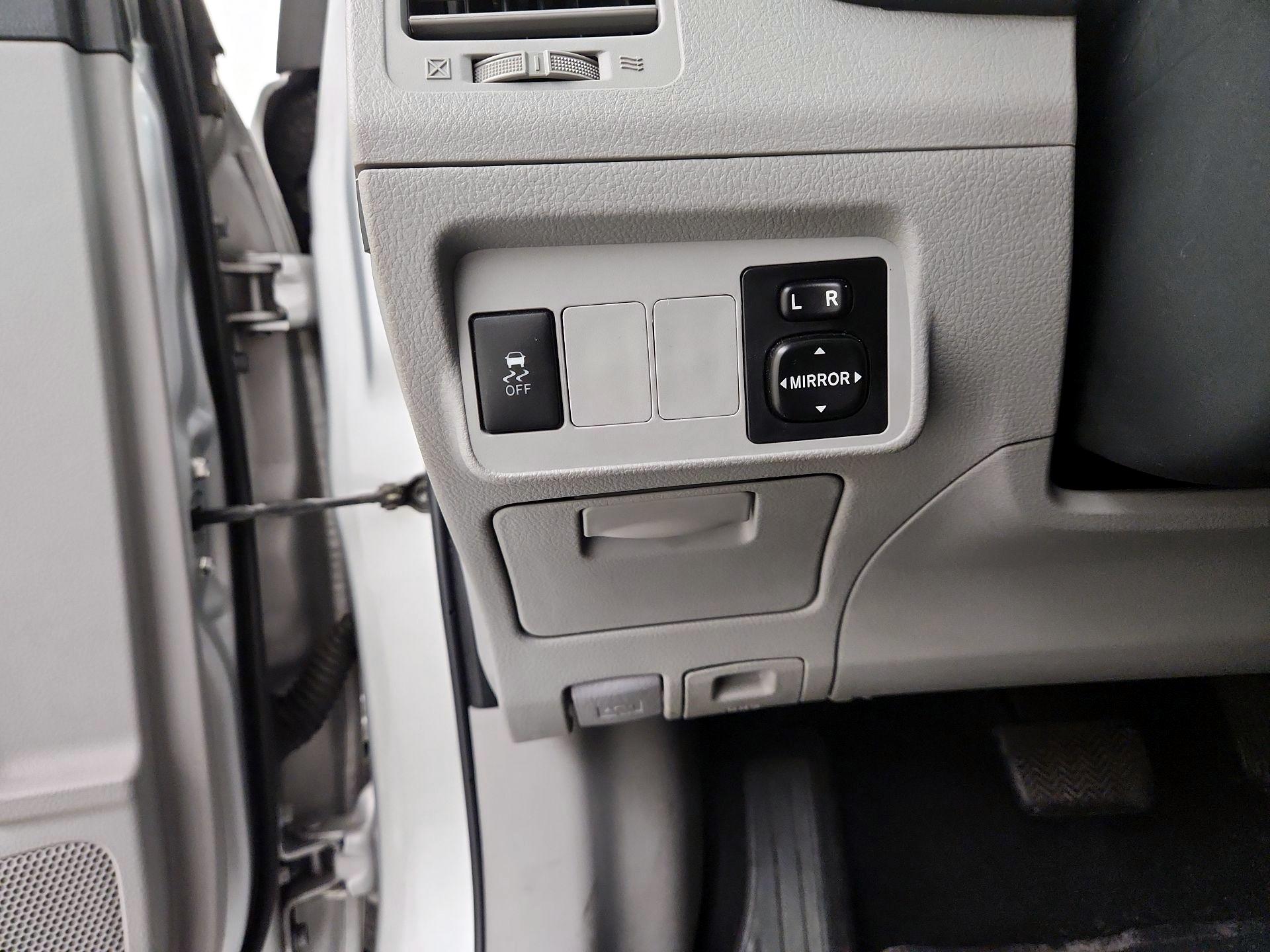 Thumbnail: 2013 Toyota Corolla - 13