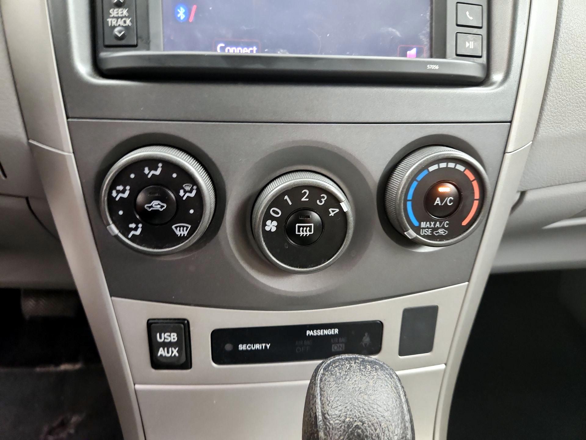 Thumbnail: 2013 Toyota Corolla - 15