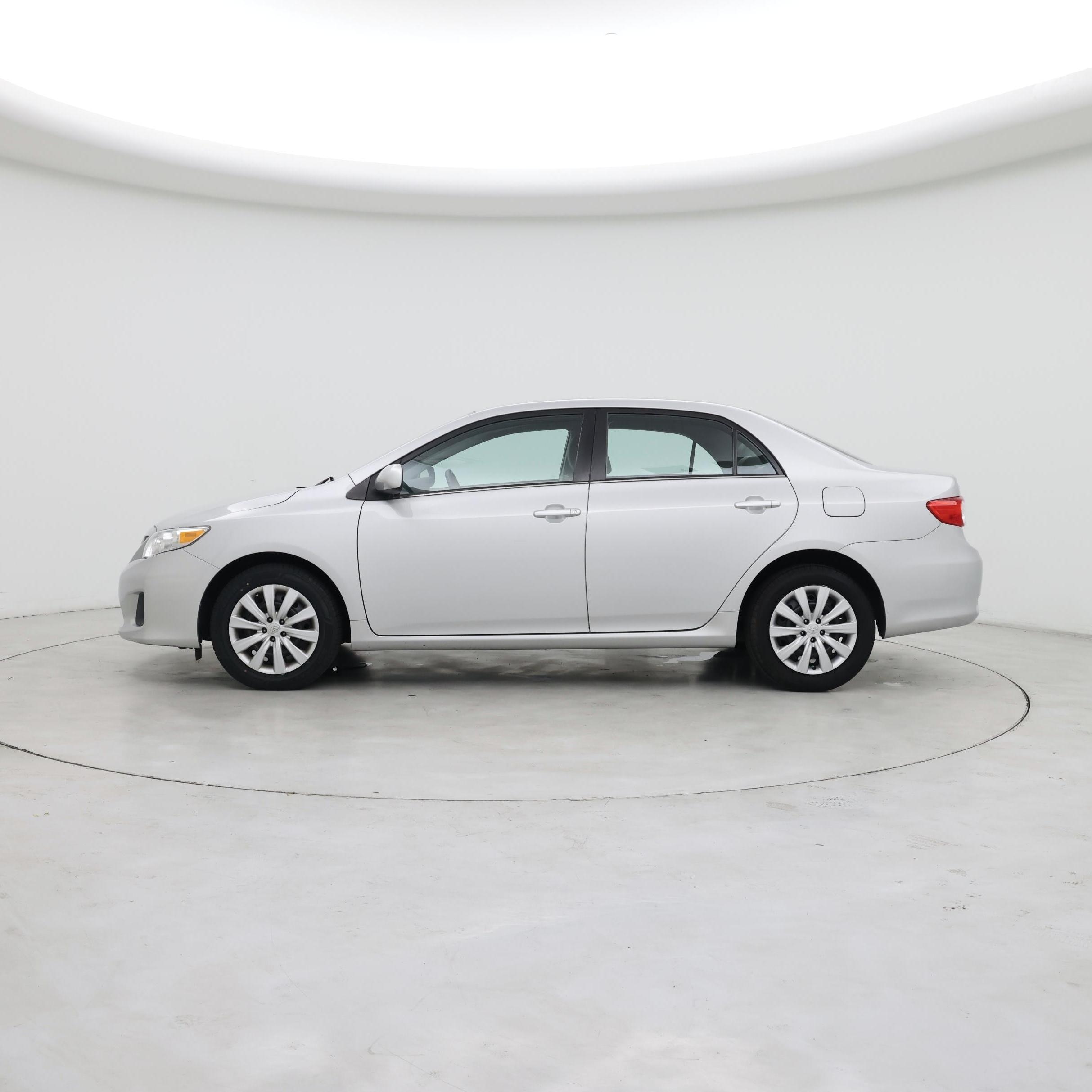 Thumbnail: 2013 Toyota Corolla - 3
