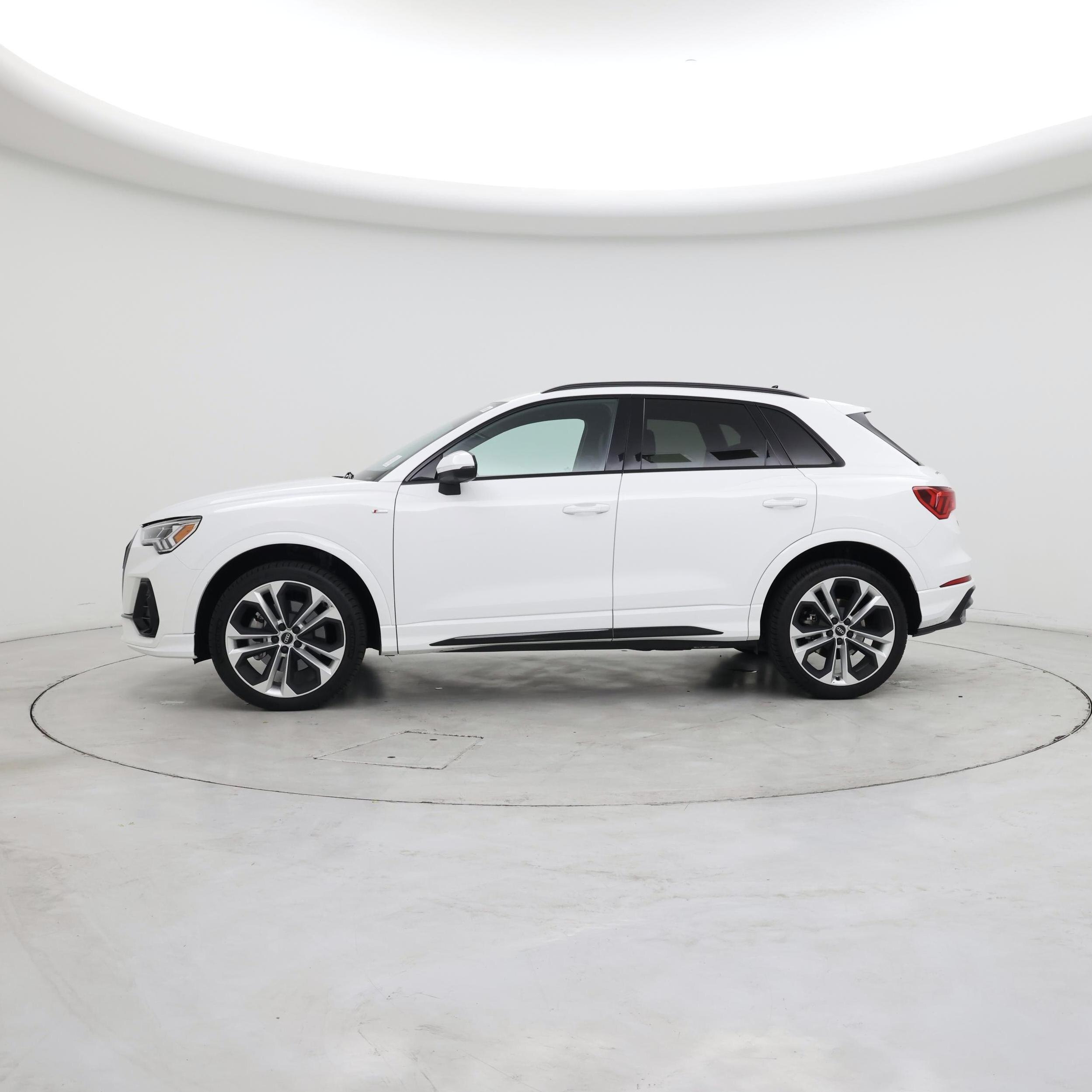 Thumbnail: 2022 Audi Q3 - 3