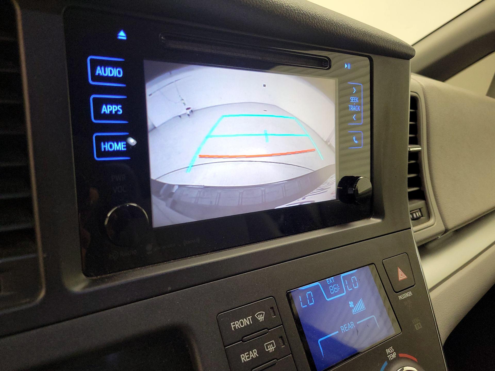 Thumbnail: 2017 Toyota Sienna - 14