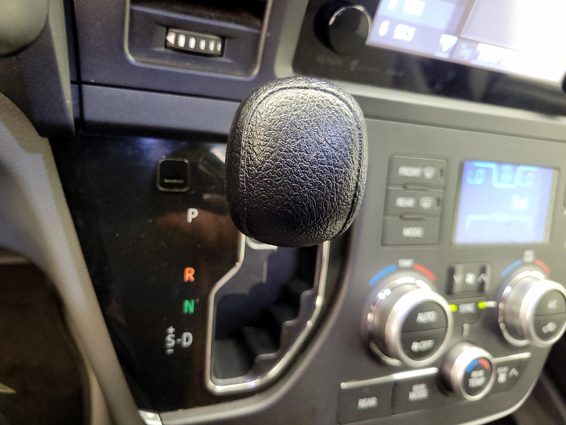 Thumbnail: 2017 Toyota Sienna - 17
