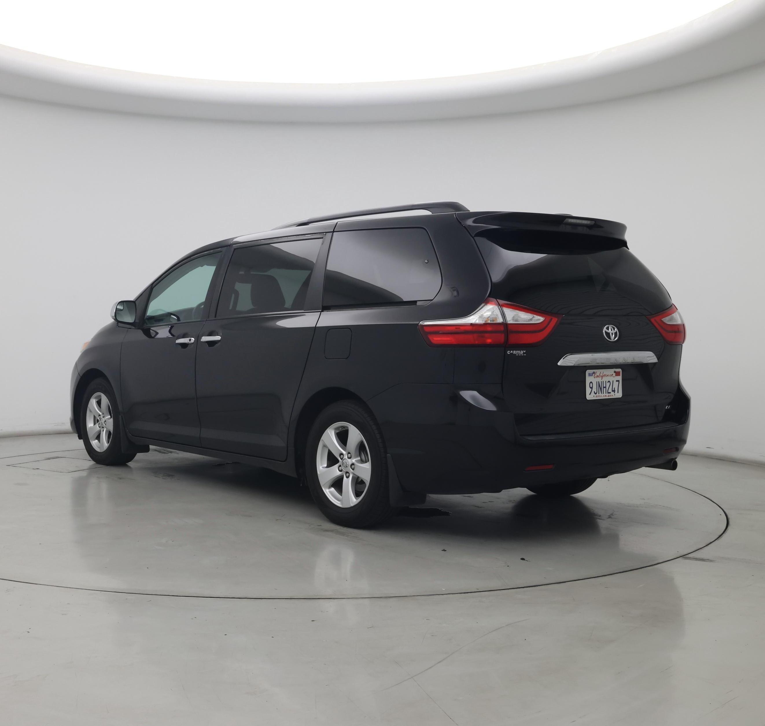 Thumbnail: 2017 Toyota Sienna - 2