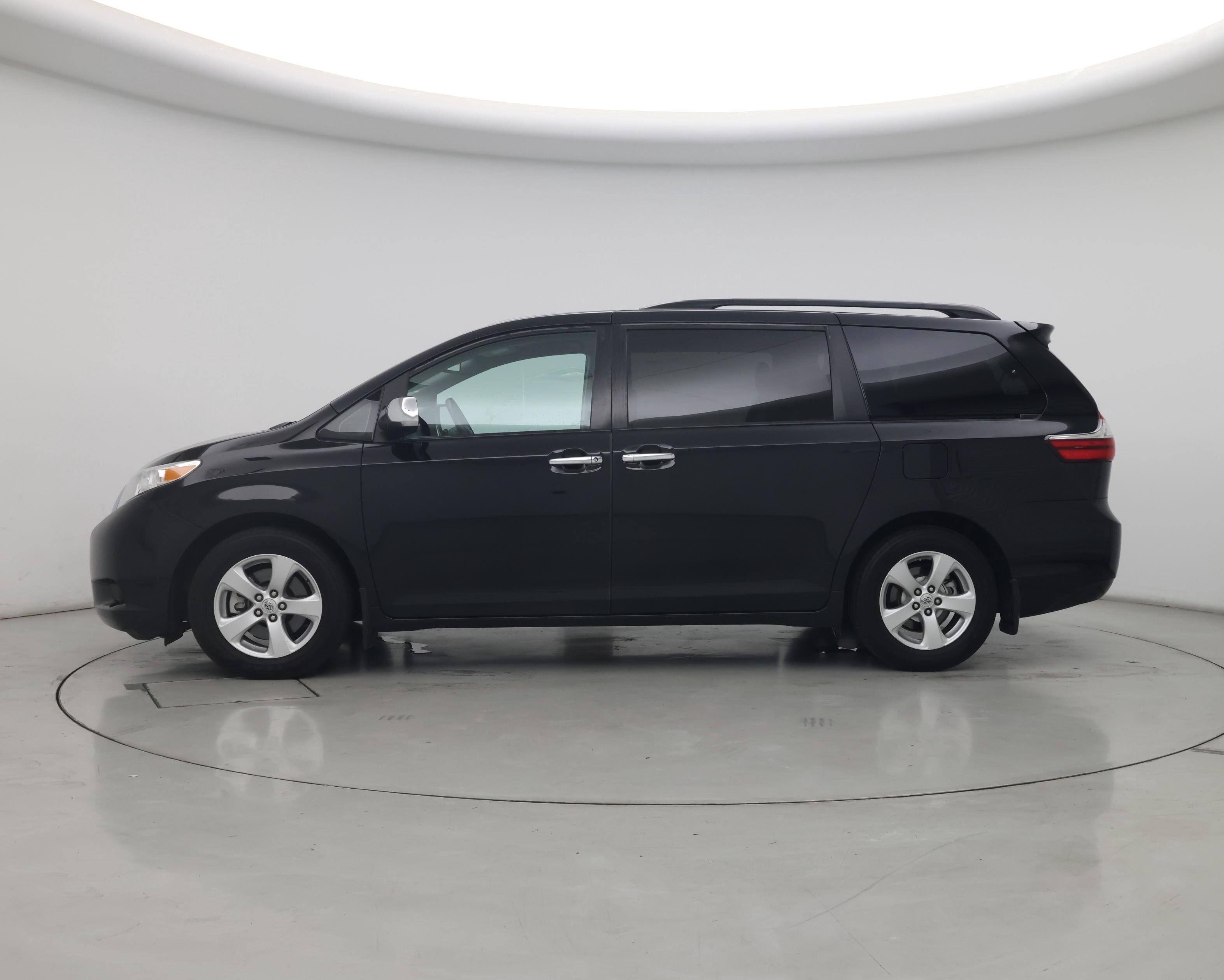 Thumbnail: 2017 Toyota Sienna - 3