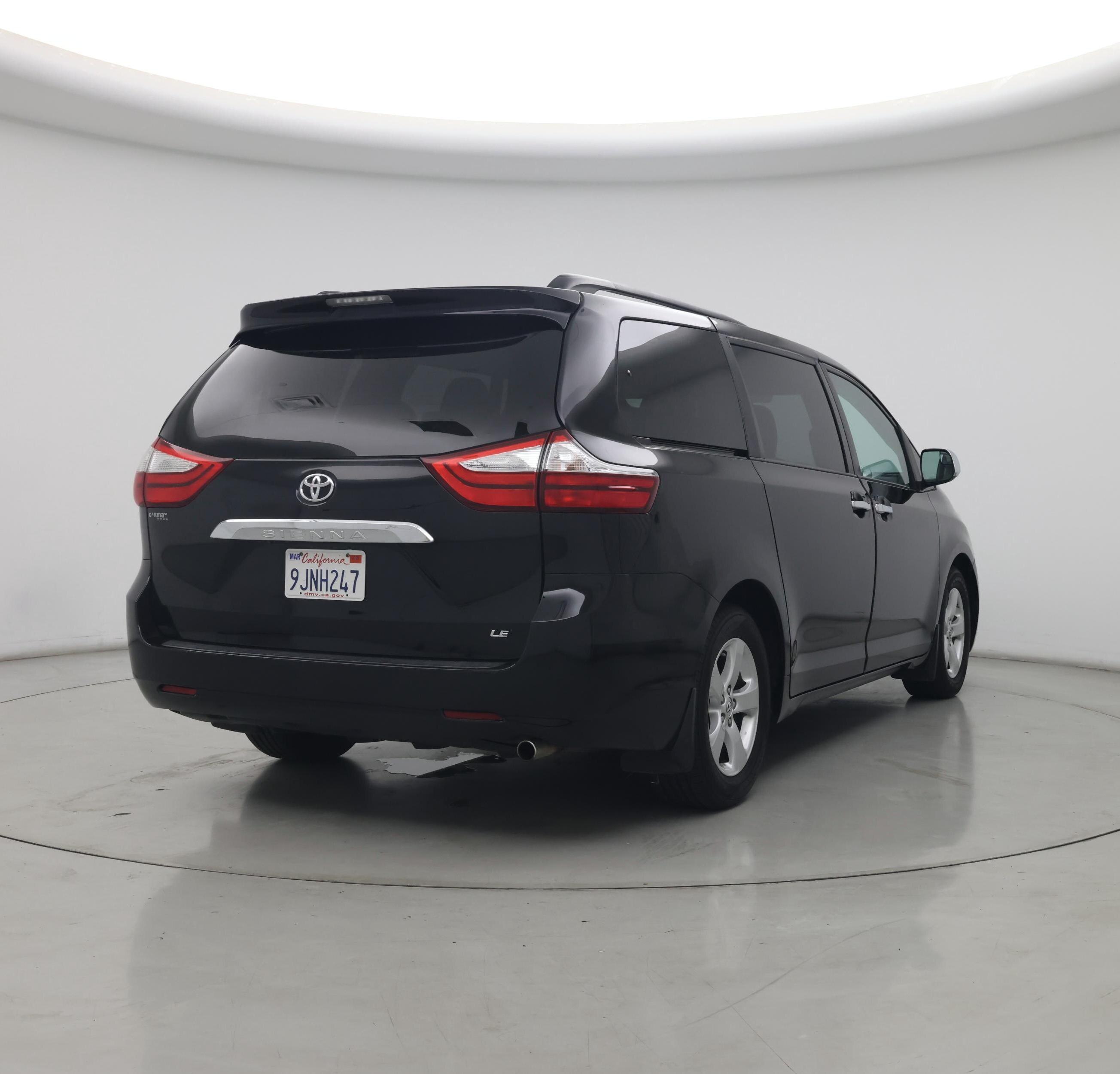 Thumbnail: 2017 Toyota Sienna - 8