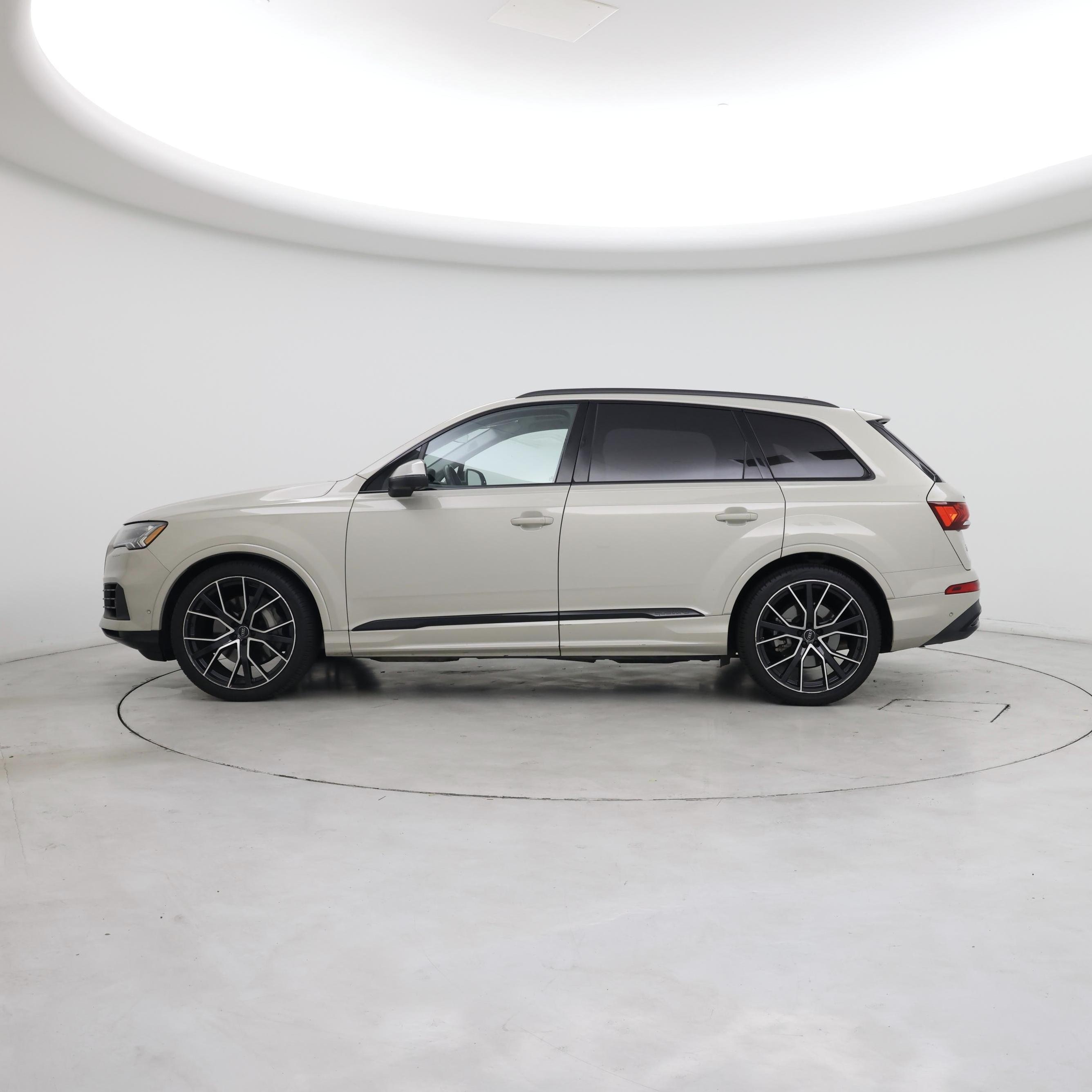 Thumbnail: 2021 Audi Q7 - 3
