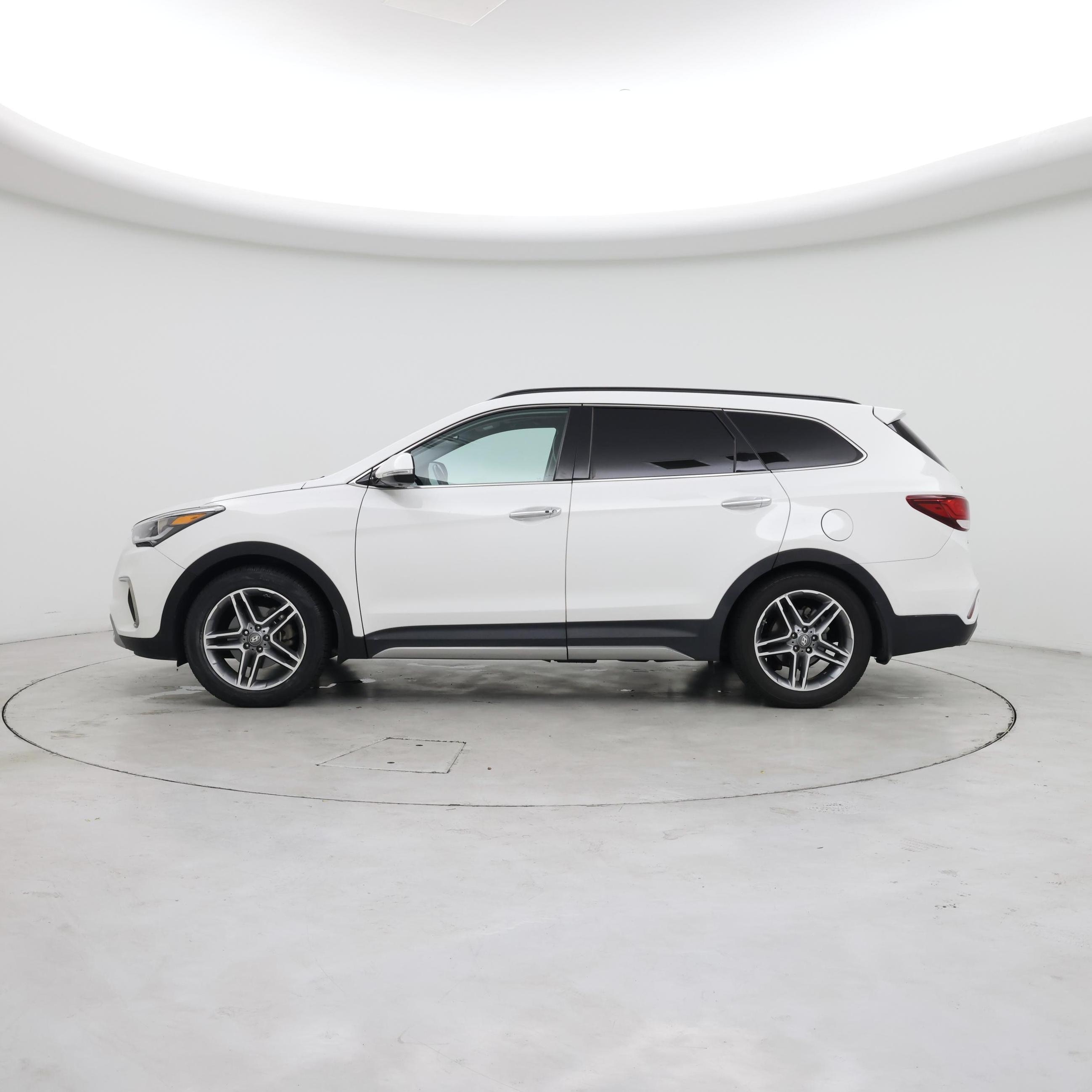 Thumbnail: 2017 Hyundai Santa Fe - 3
