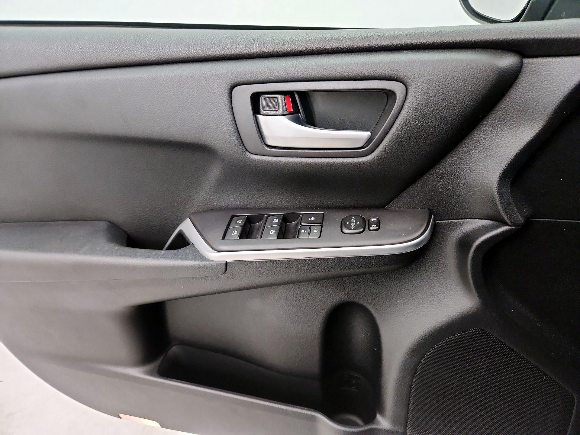Thumbnail: 2015 Toyota Camry - 12