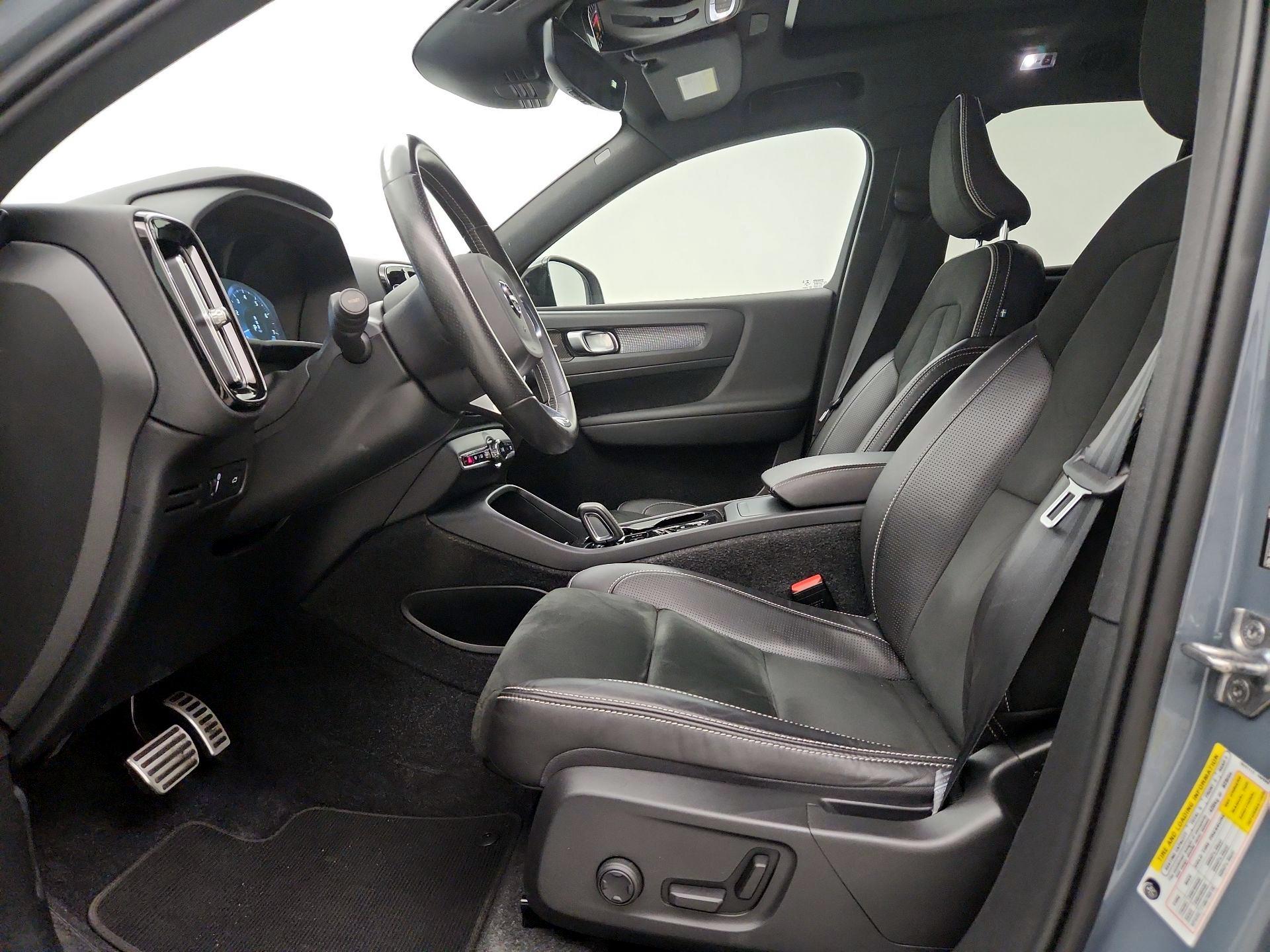 Thumbnail: 2021 Volvo XC40 - 11