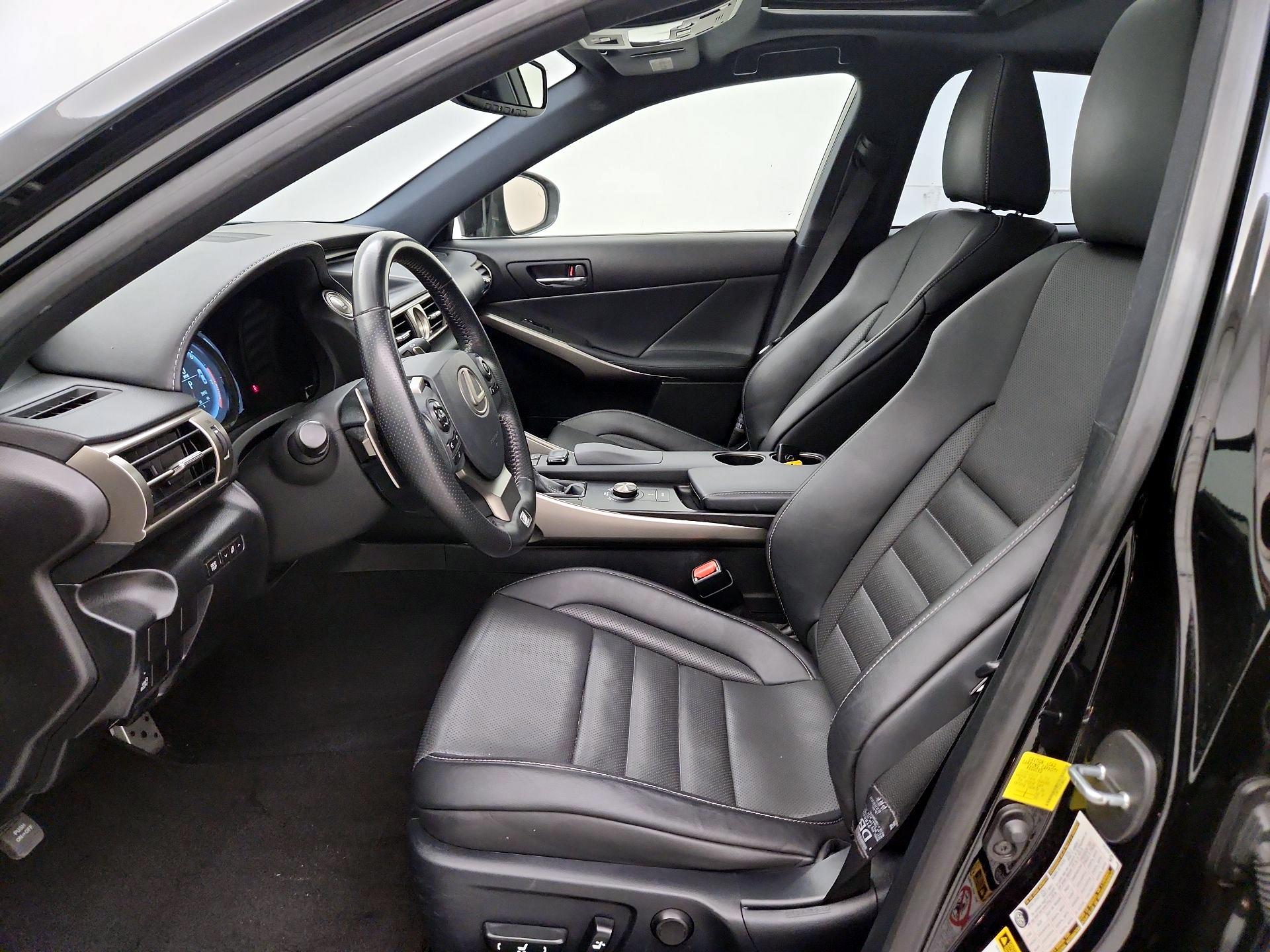 Thumbnail: 2015 Lexus IS - 11
