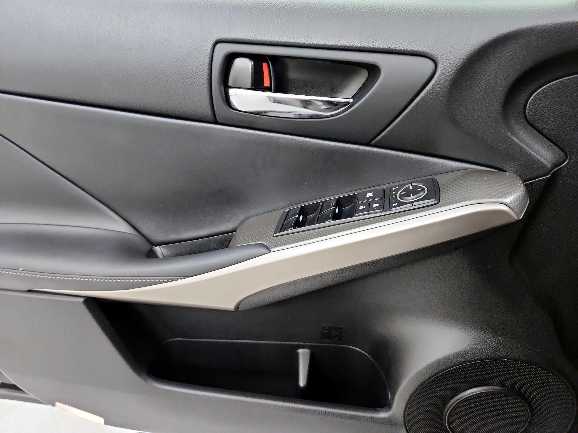 Thumbnail: 2015 Lexus IS - 12