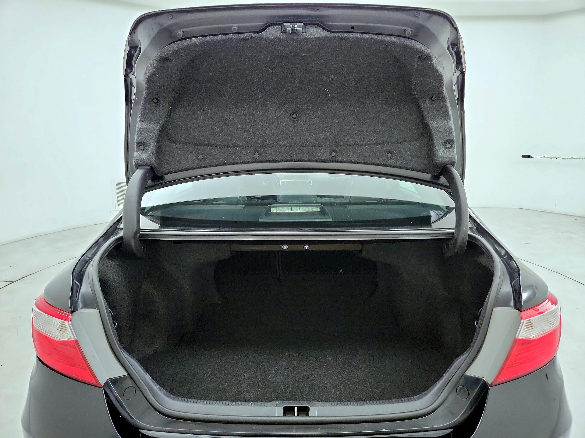 Thumbnail: 2016 Toyota Camry - 17