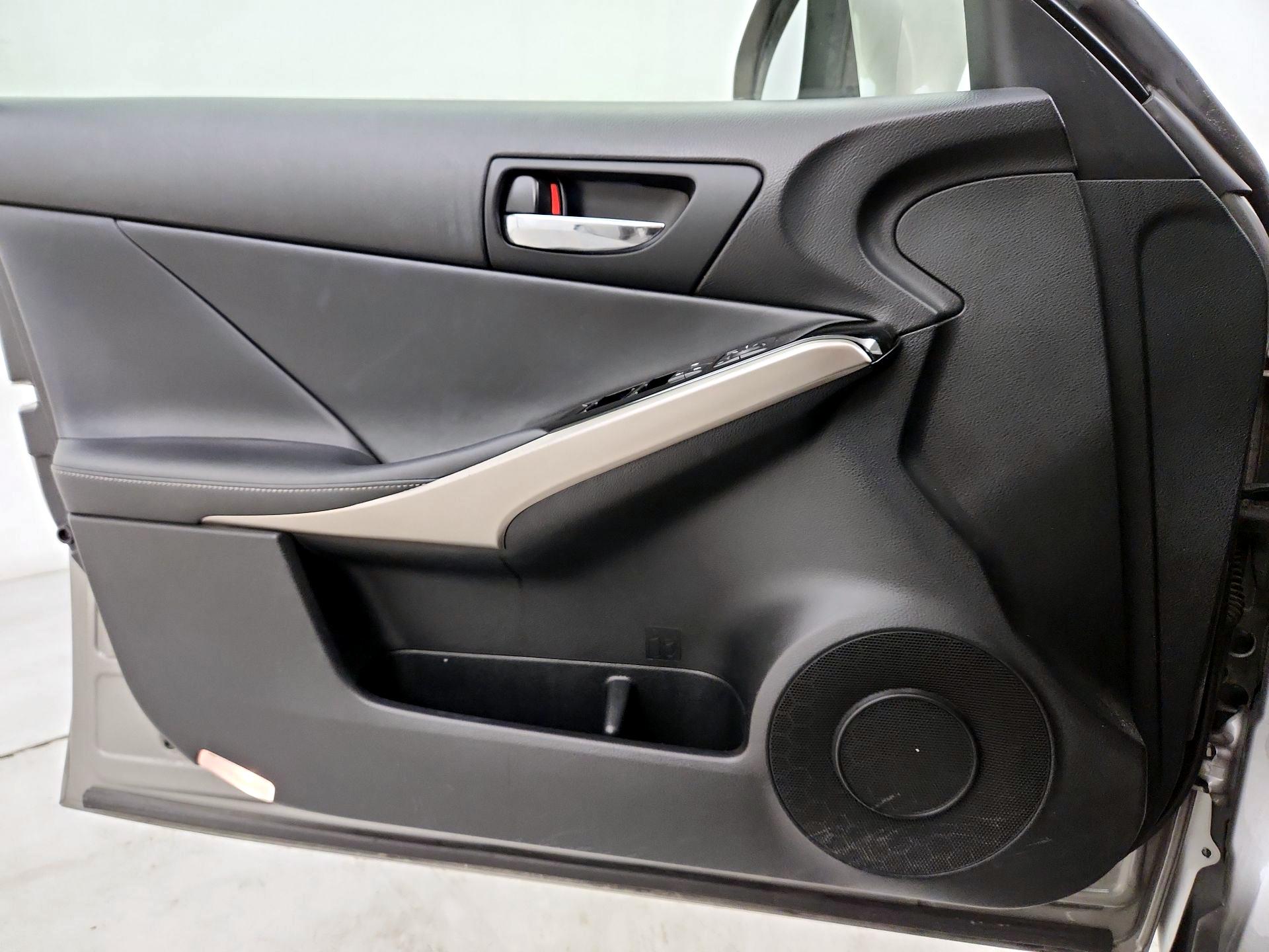 Thumbnail: 2015 Lexus IS - 12