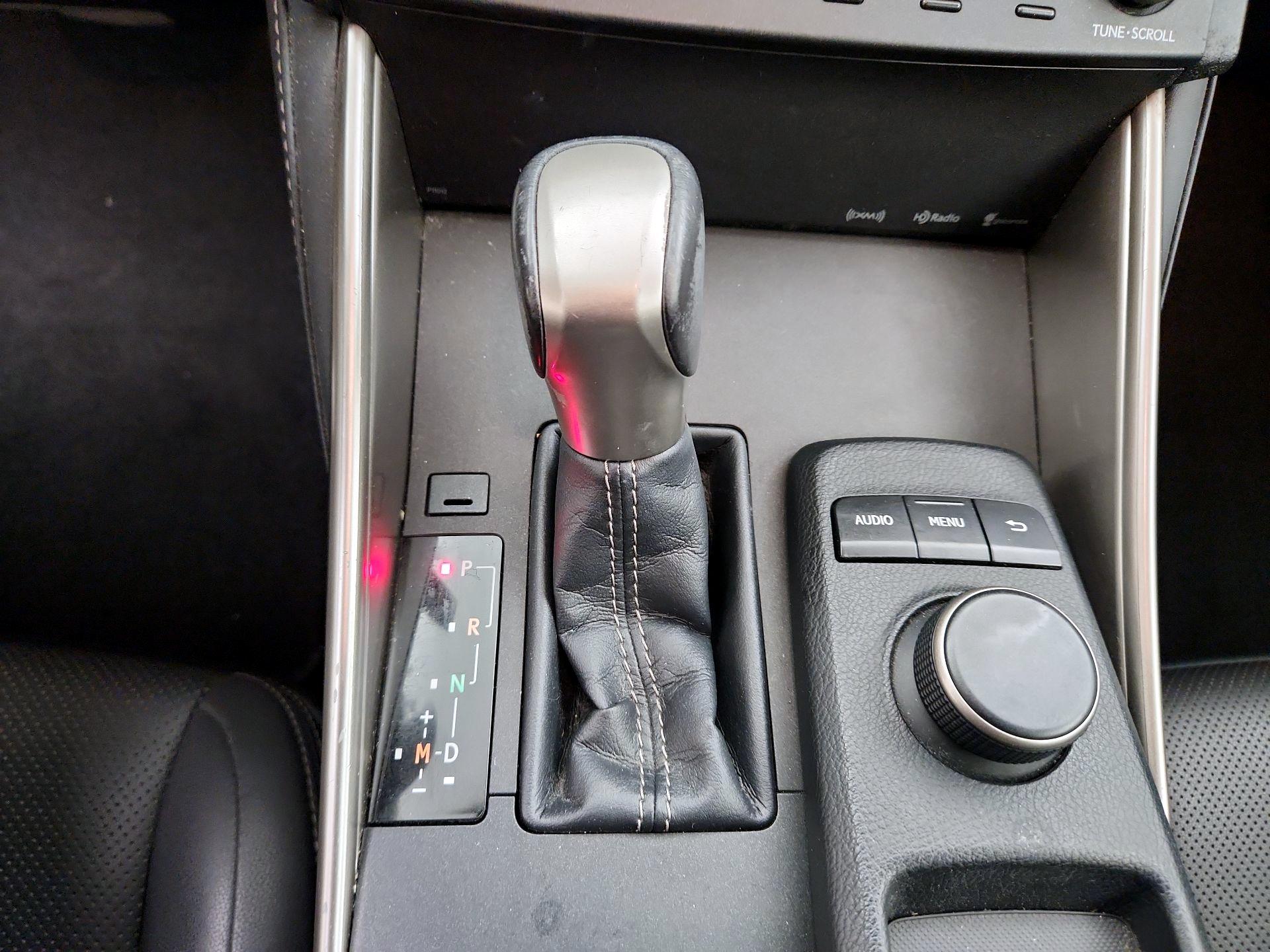Thumbnail: 2015 Lexus IS - 17