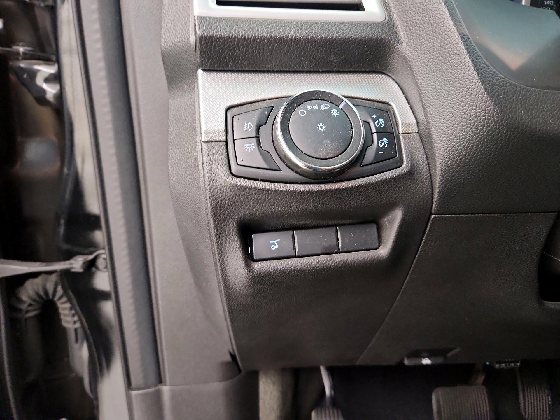 Thumbnail: 2014 Ford Explorer - 13