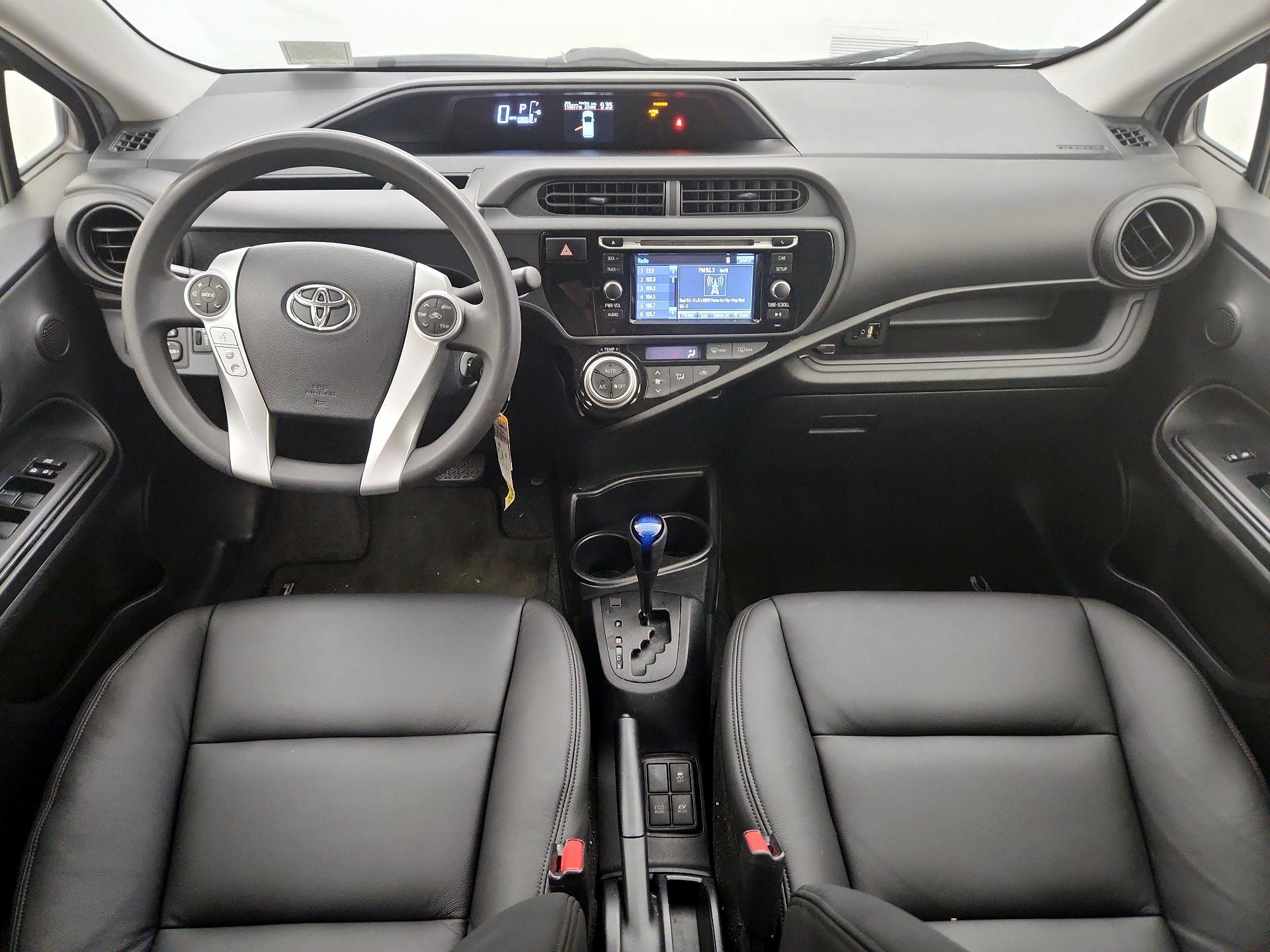 Thumbnail: 2016 Toyota Prius c - 9