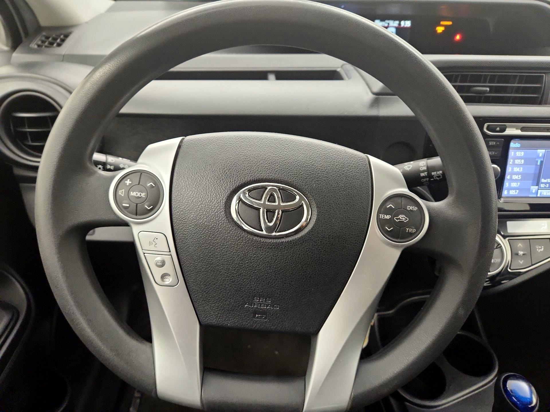 Thumbnail: 2016 Toyota Prius c - 10