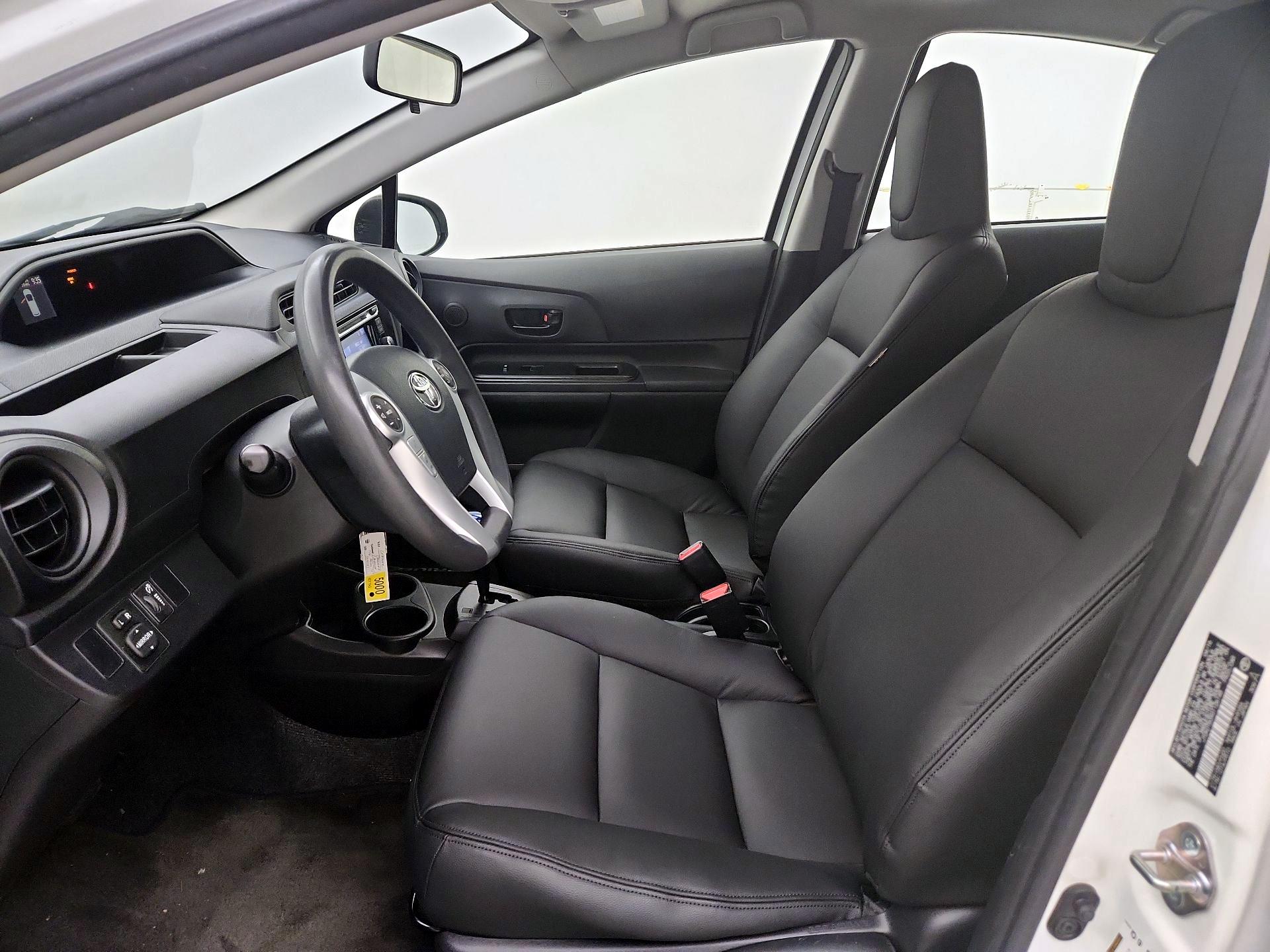 Thumbnail: 2016 Toyota Prius c - 11