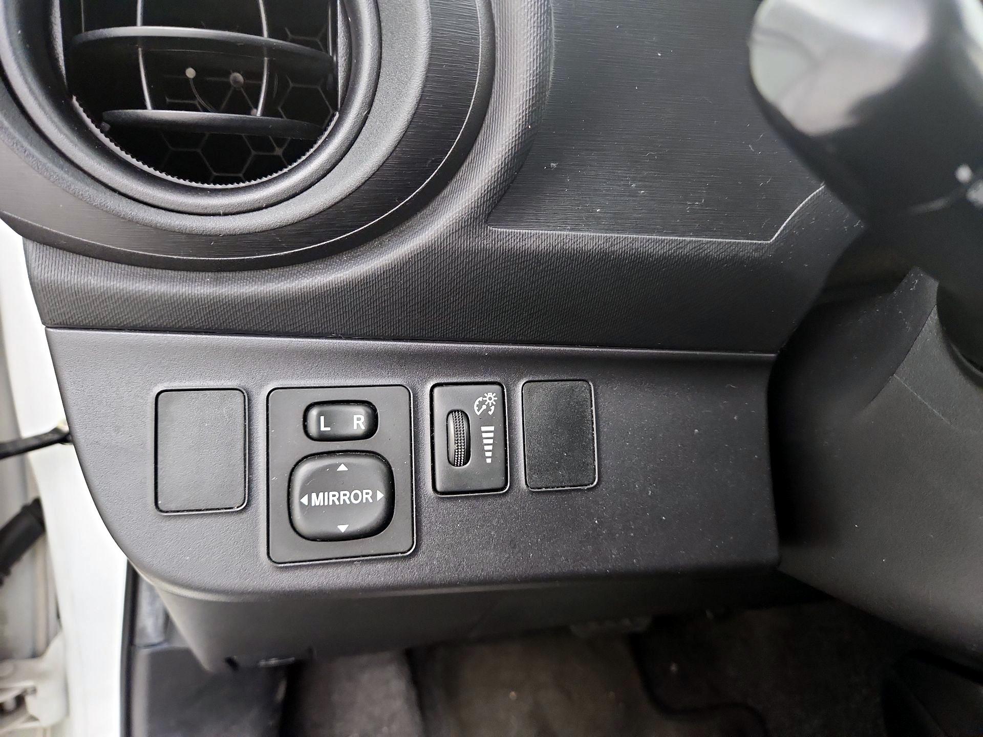 Thumbnail: 2016 Toyota Prius c - 13