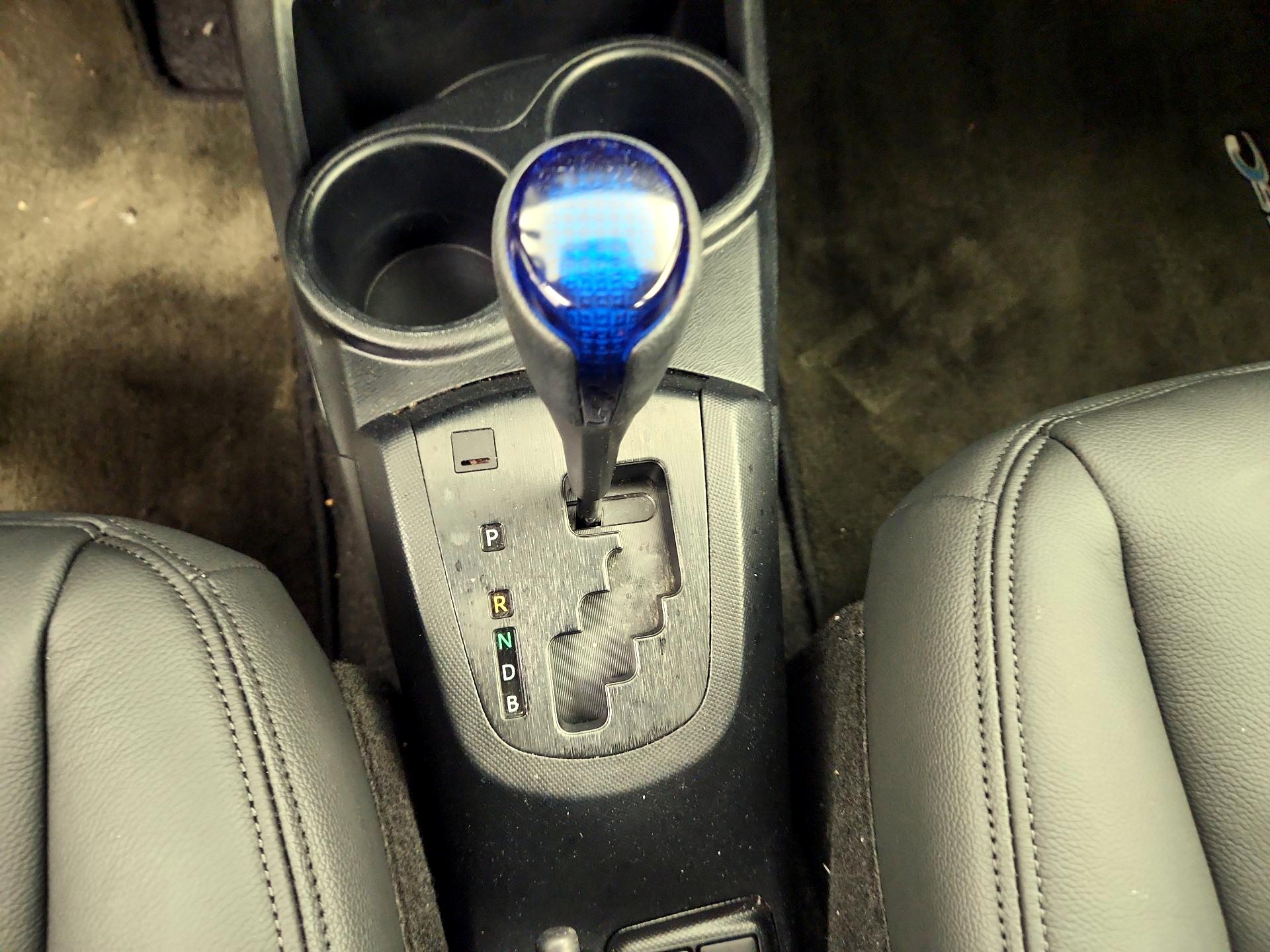 Thumbnail: 2016 Toyota Prius c - 16