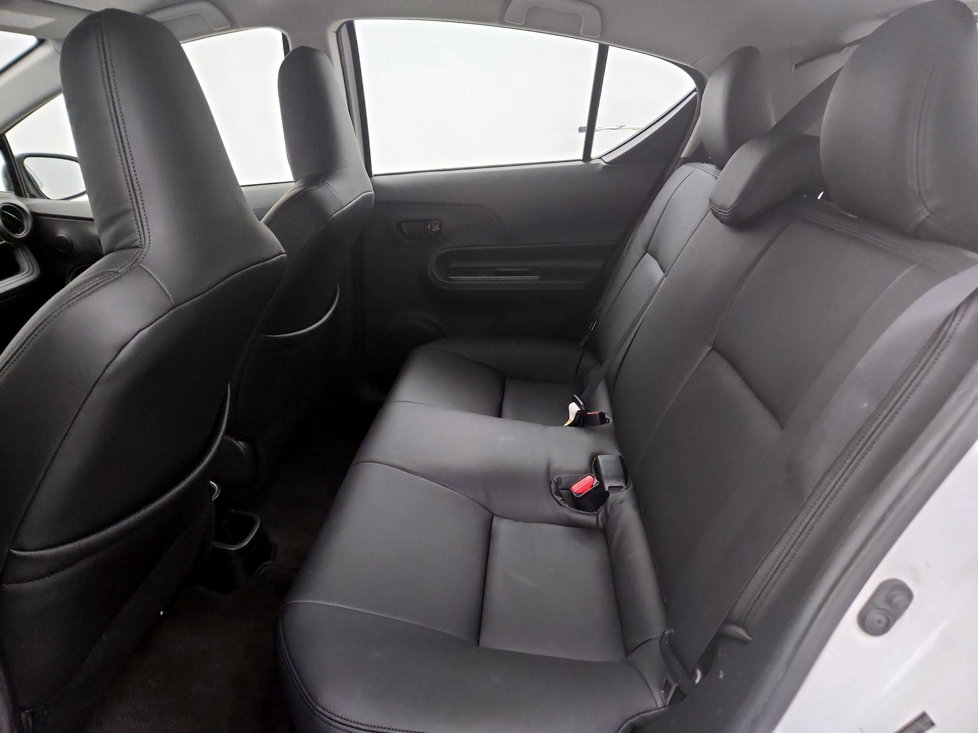 Thumbnail: 2016 Toyota Prius c - 17