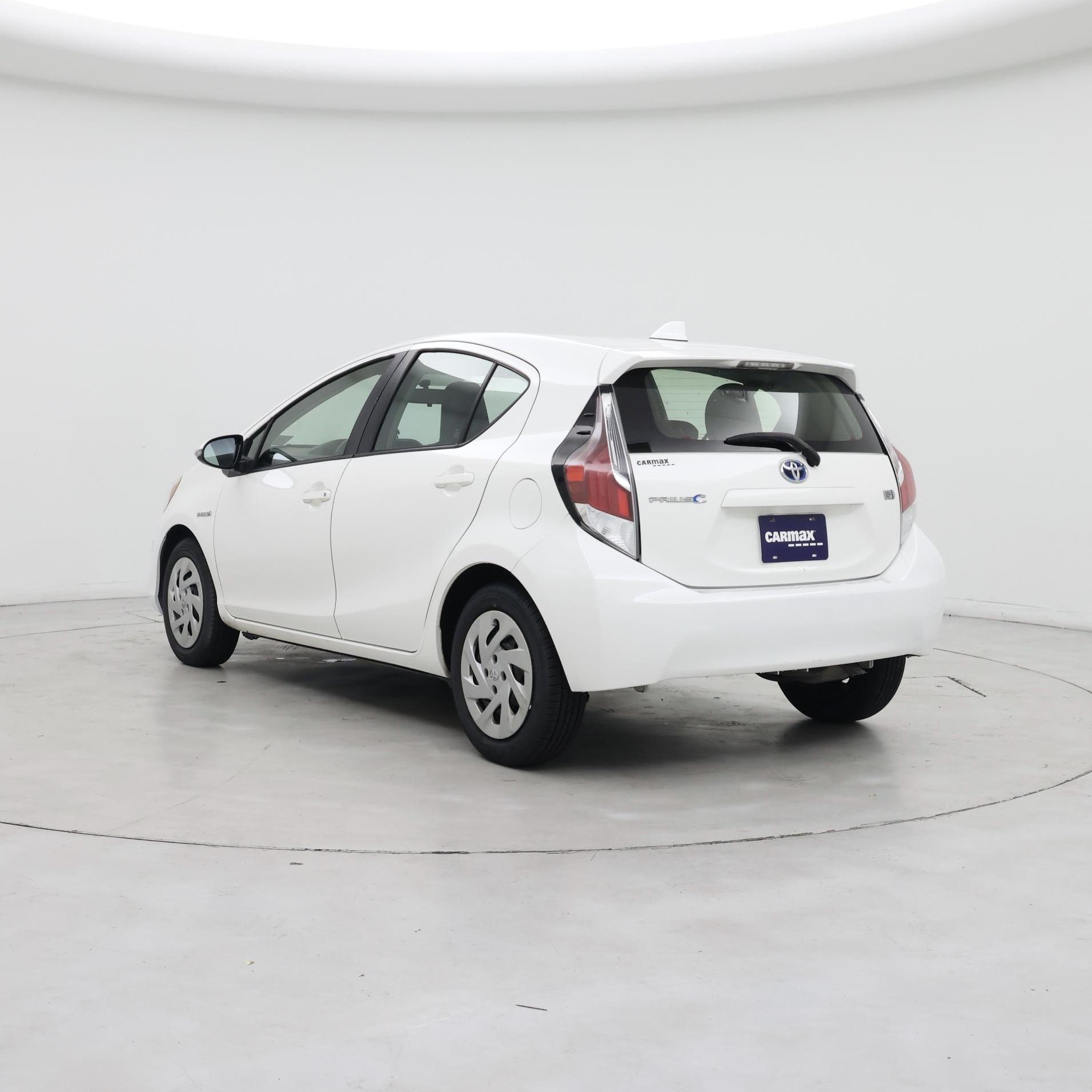 Thumbnail: 2016 Toyota Prius c - 2