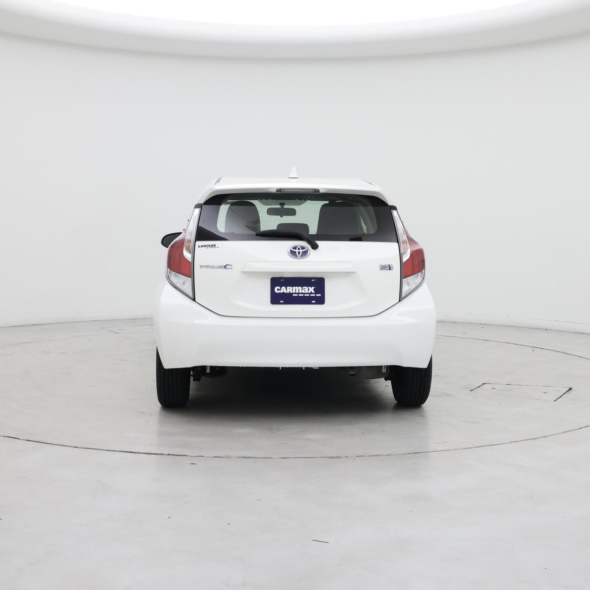 Thumbnail: 2016 Toyota Prius c - 6