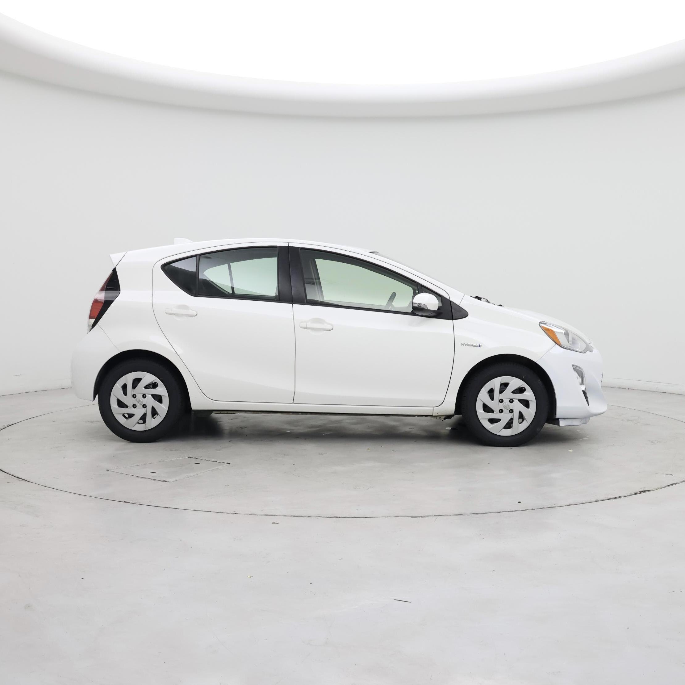 Thumbnail: 2016 Toyota Prius c - 7