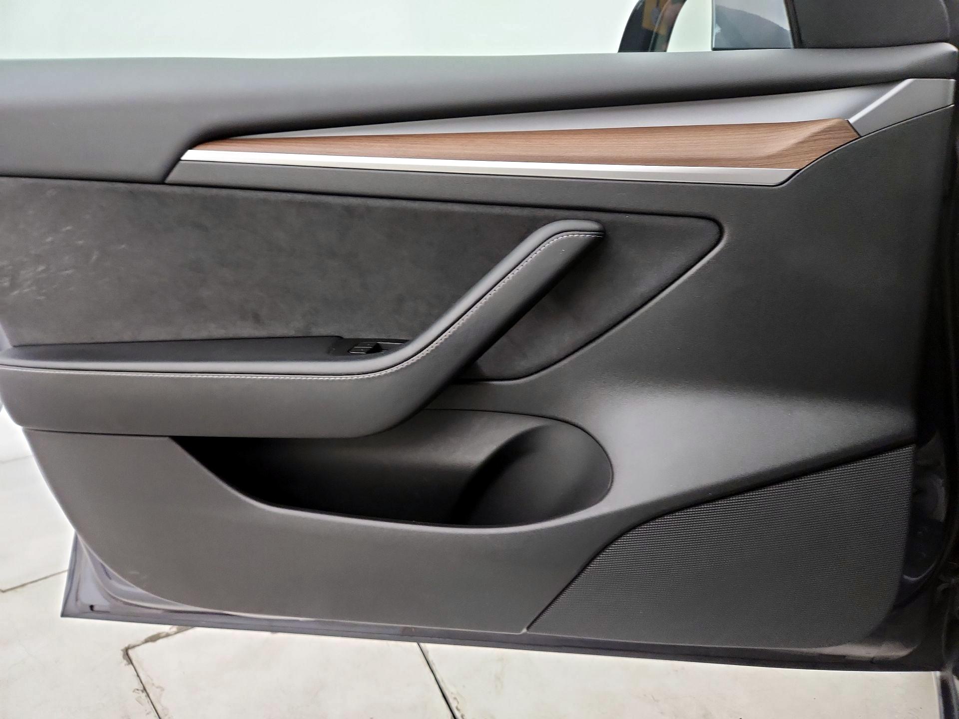 Thumbnail: 2022 Tesla Model 3 - 12