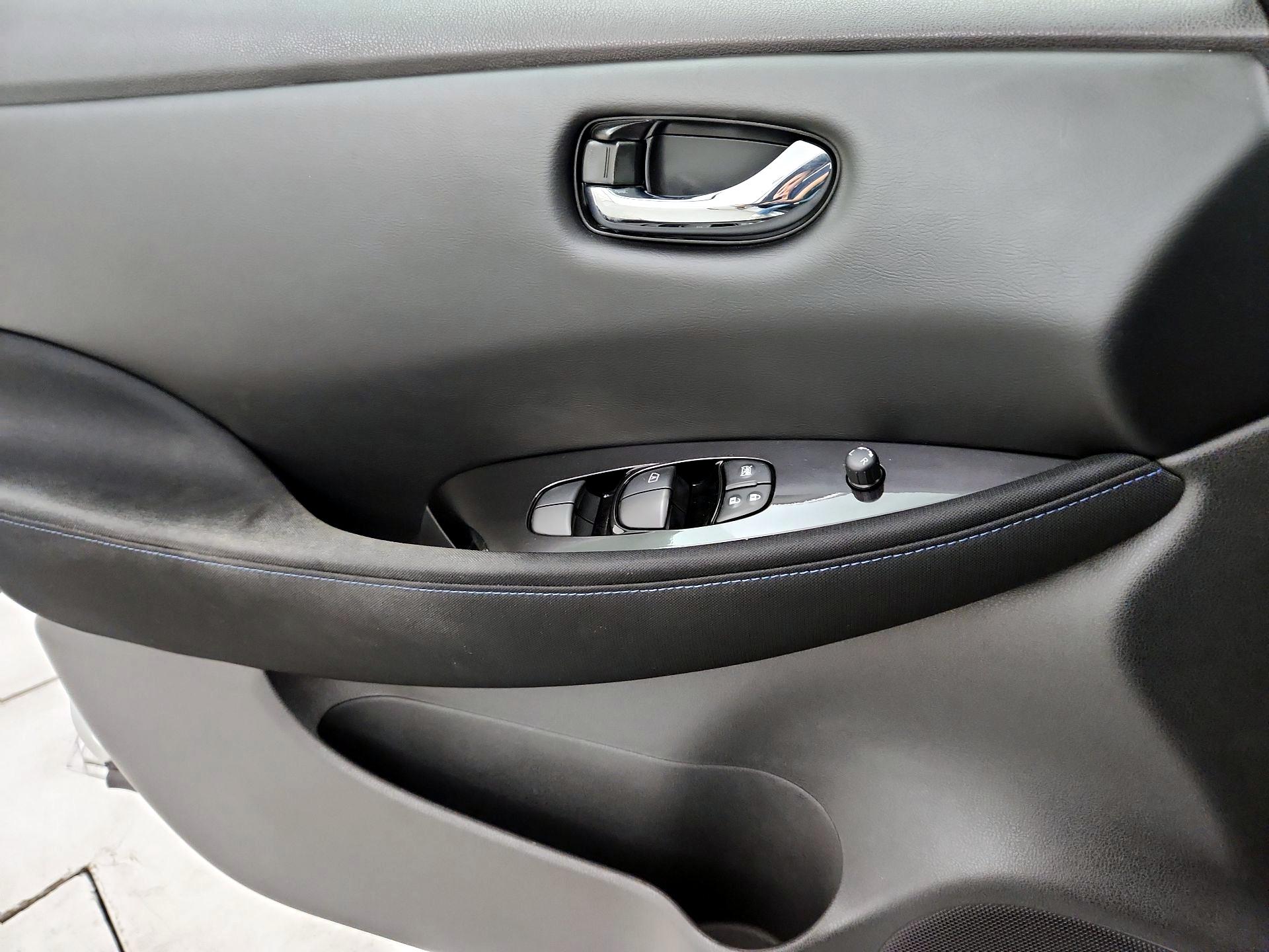 Thumbnail: 2022 Nissan Leaf - 12