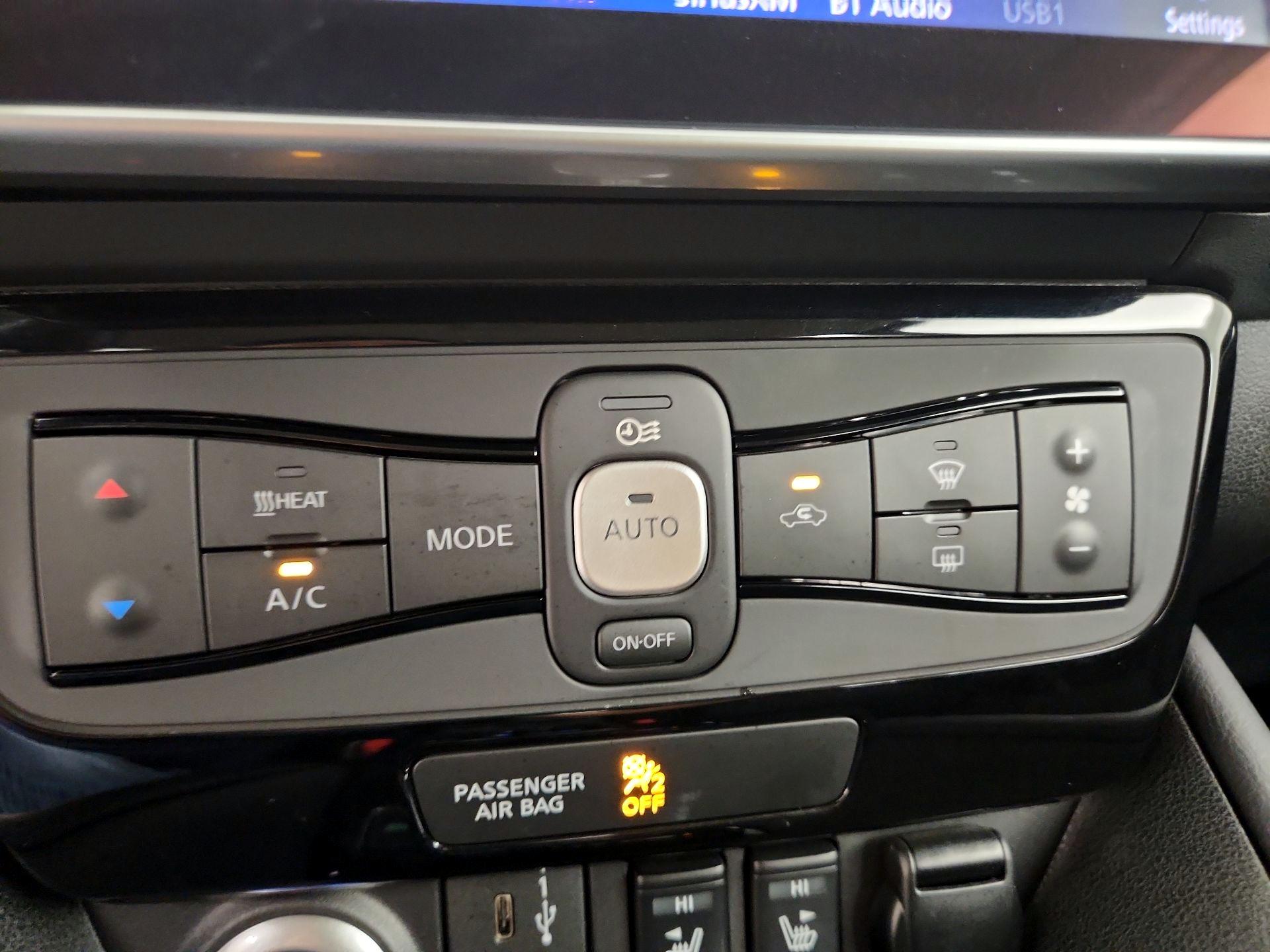 Thumbnail: 2022 Nissan Leaf - 17