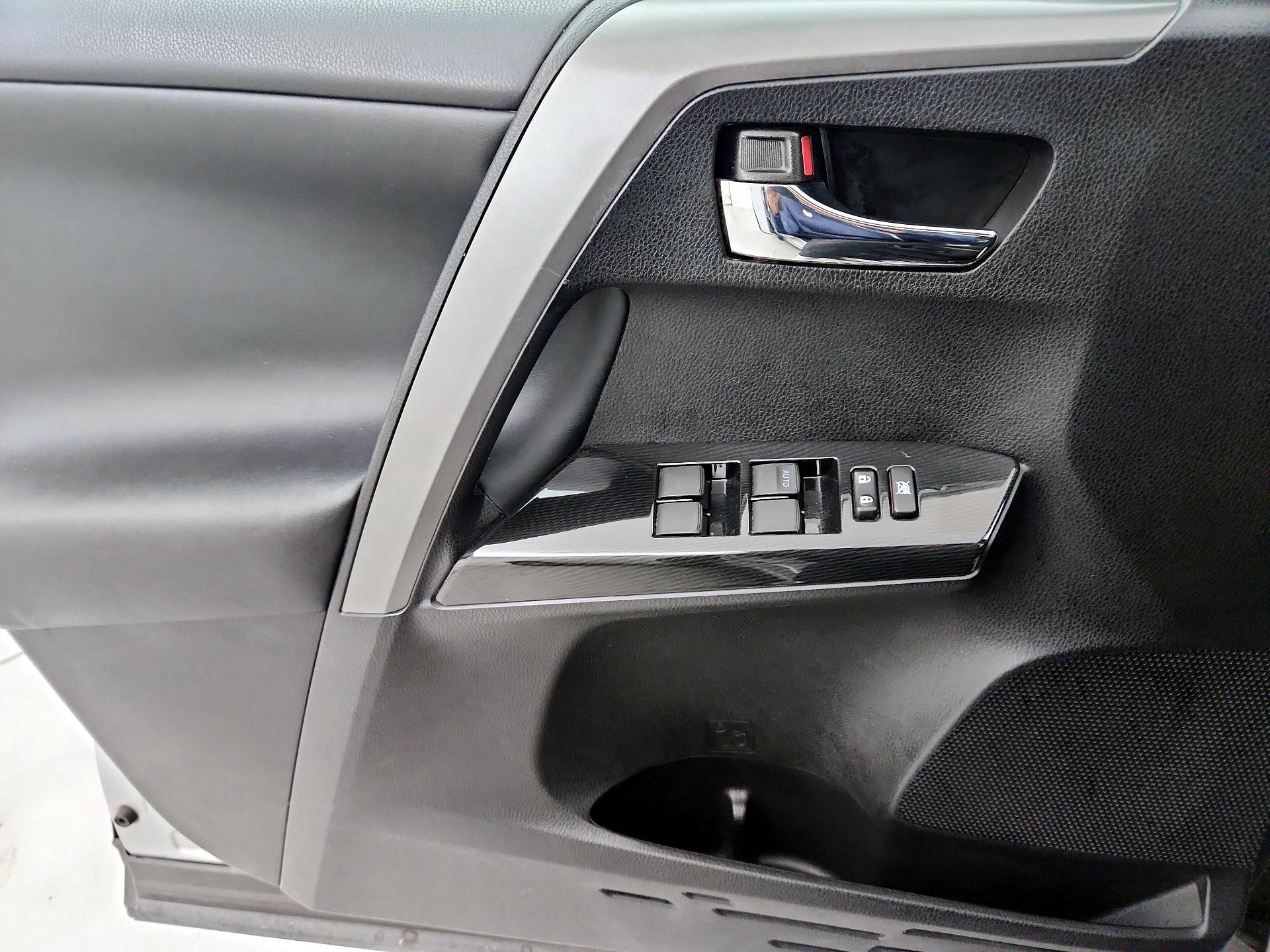 Thumbnail: 2016 Toyota RAV4 - 12