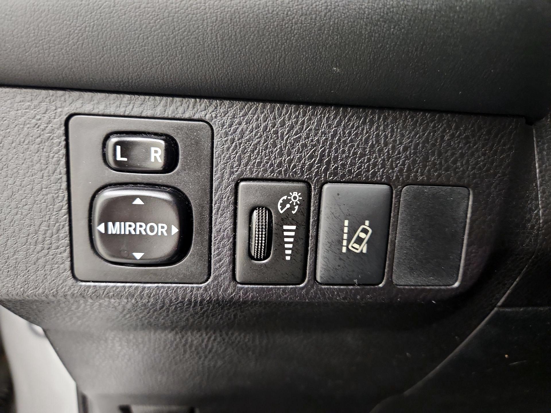 Thumbnail: 2016 Toyota RAV4 - 13