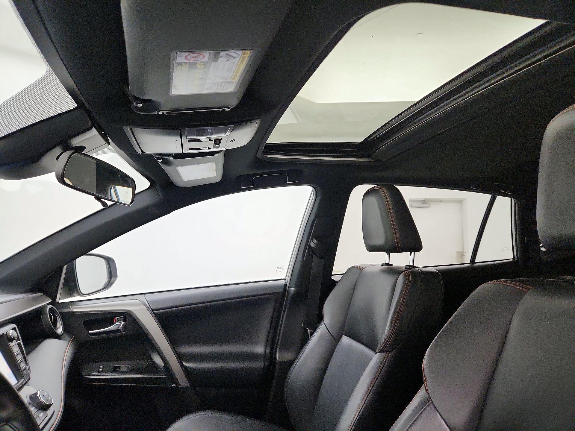 Thumbnail: 2016 Toyota RAV4 - 20