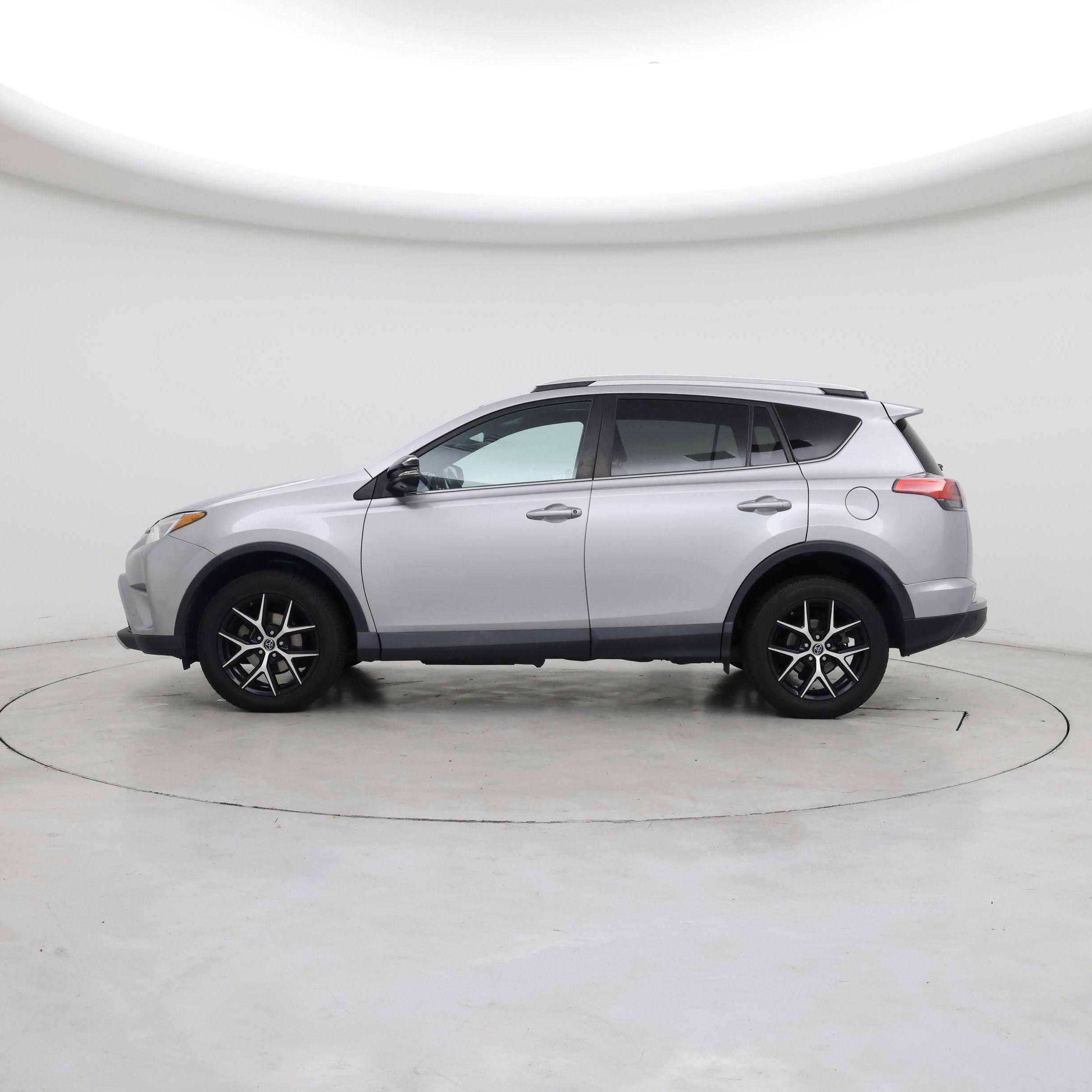 Thumbnail: 2016 Toyota RAV4 - 3