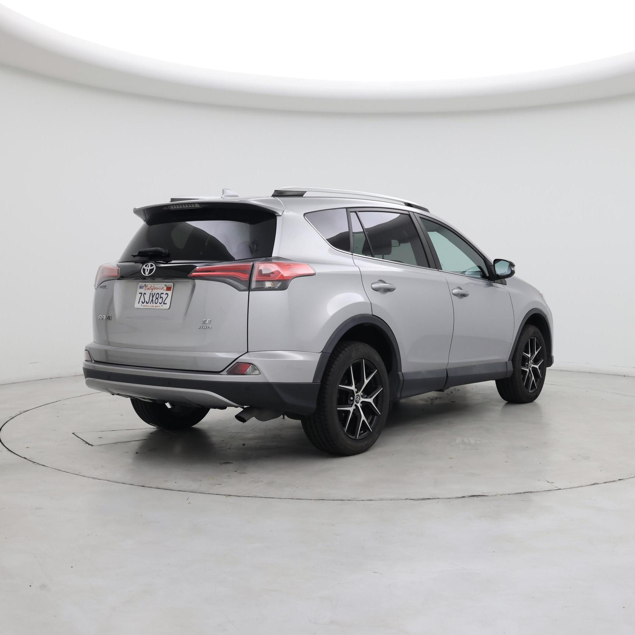 Thumbnail: 2016 Toyota RAV4 - 8