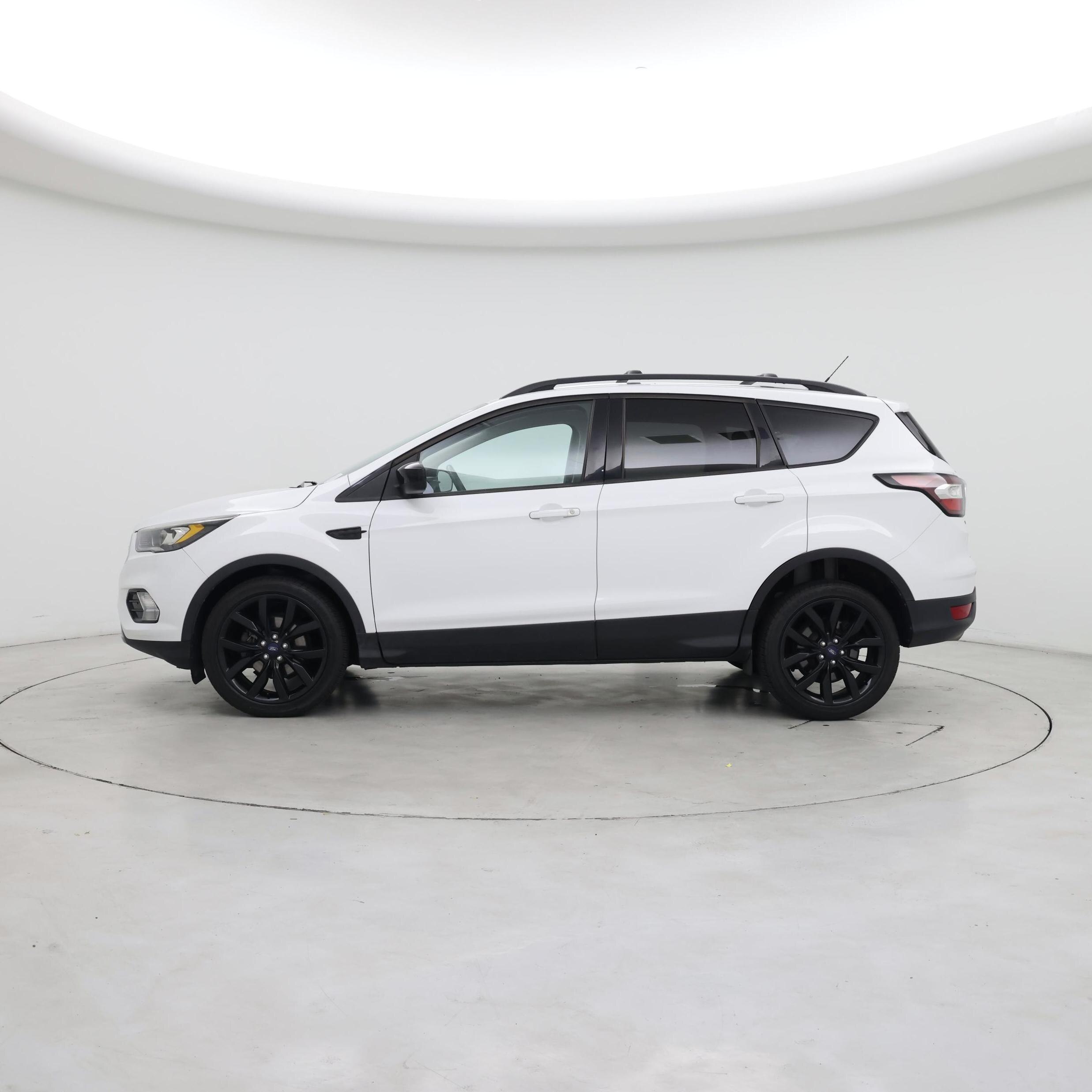 Thumbnail: 2017 Ford Escape - 3