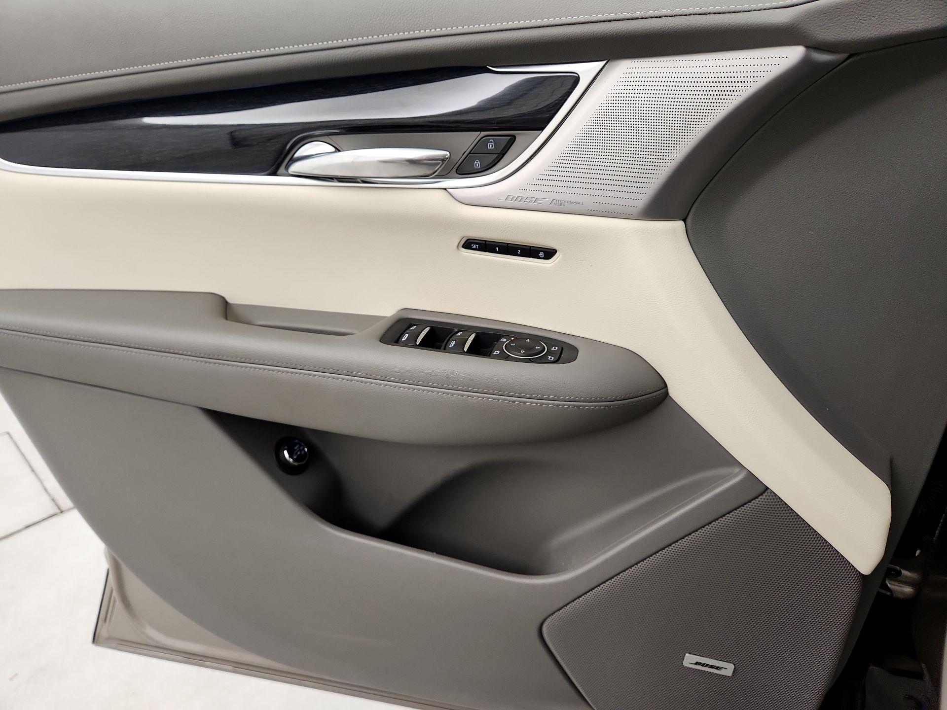 Thumbnail: 2022 Cadillac XT6 - 10