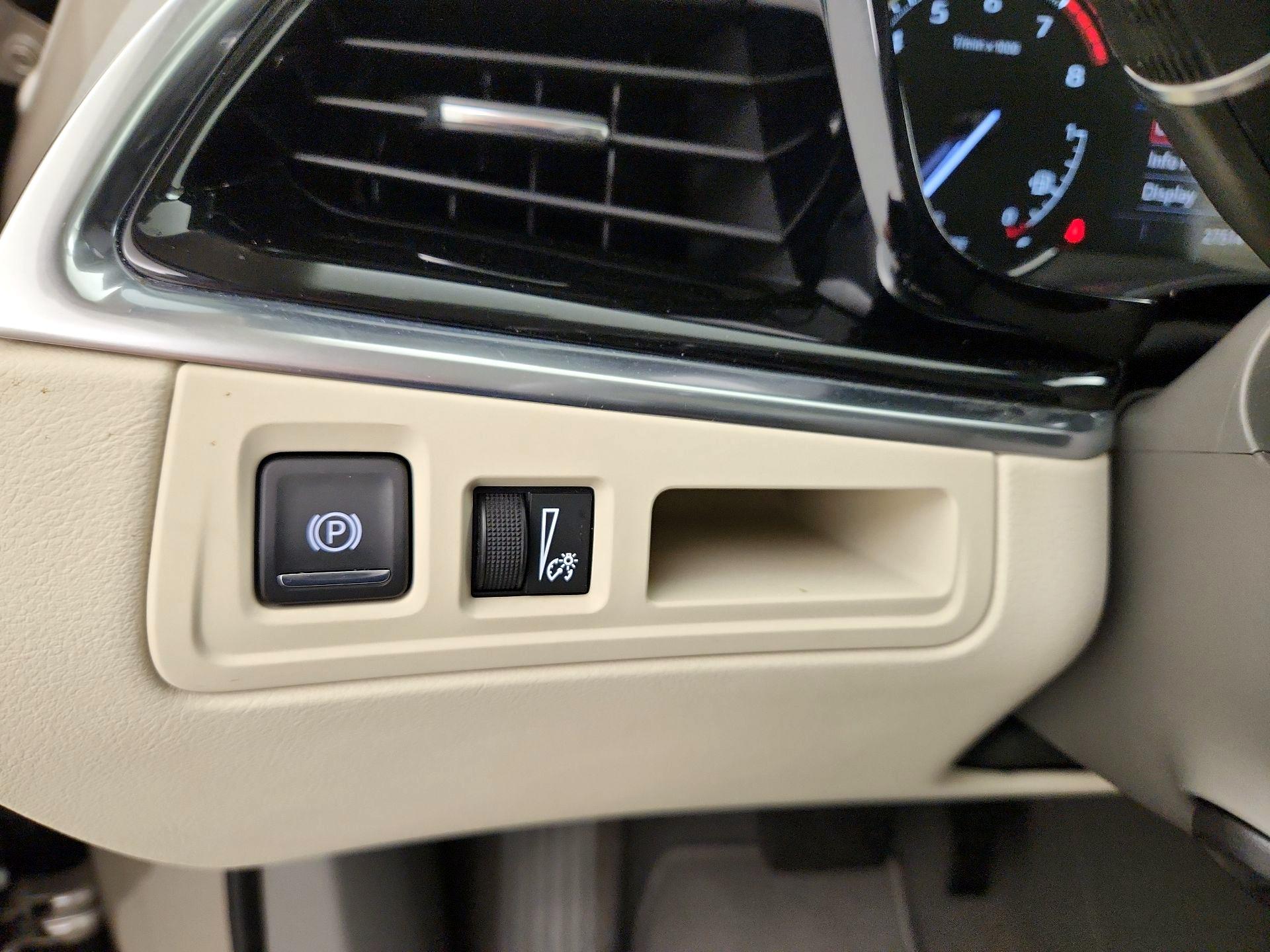 Thumbnail: 2022 Cadillac XT6 - 11