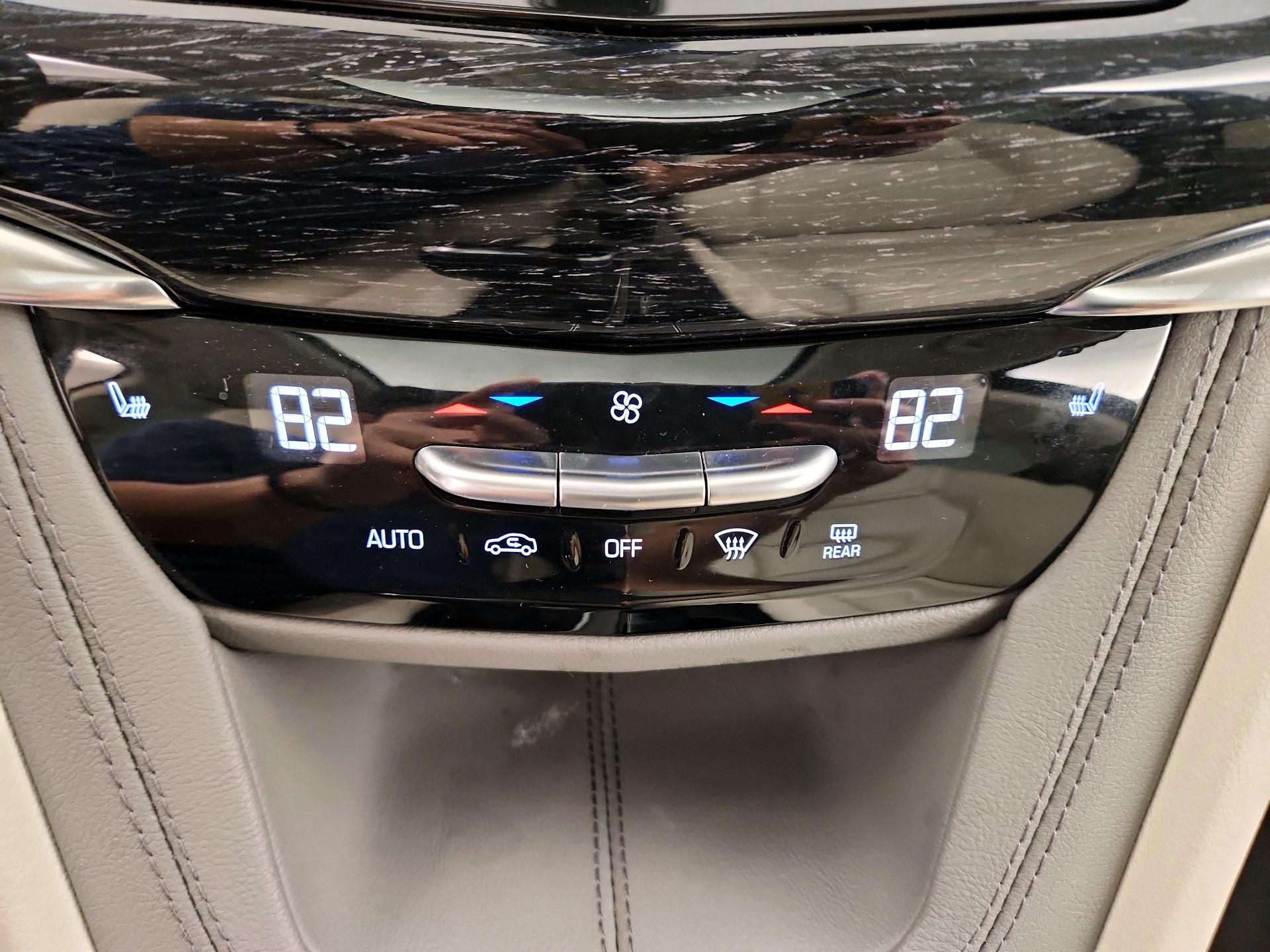 Thumbnail: 2022 Cadillac XT6 - 14