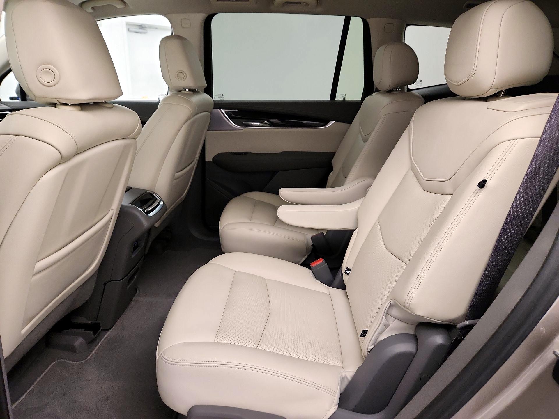 Thumbnail: 2022 Cadillac XT6 - 17